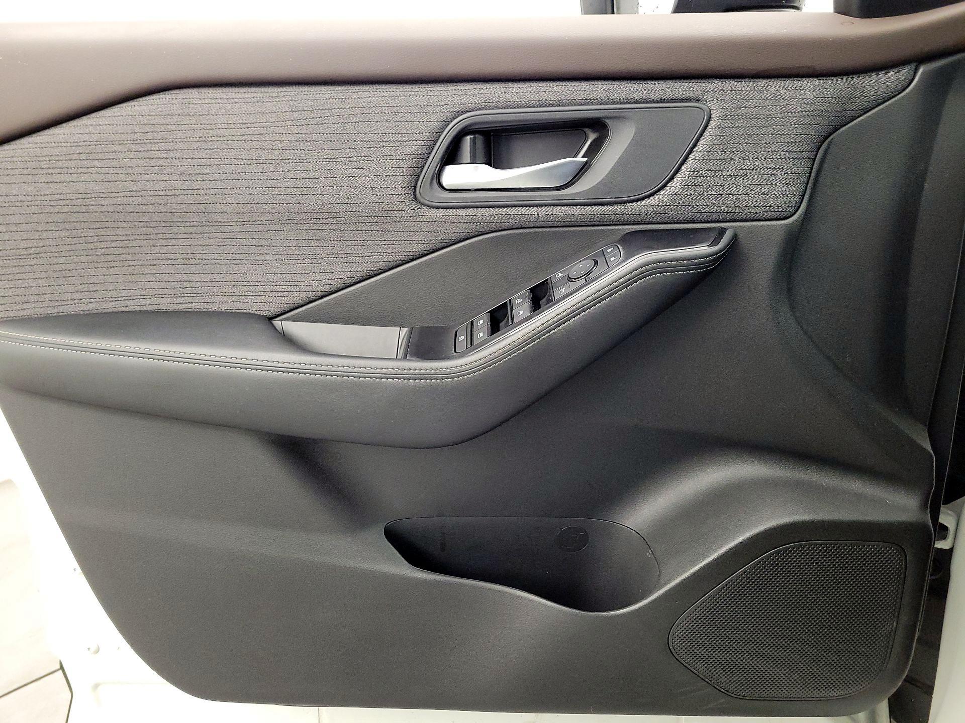 Thumbnail: 2023 Nissan Rogue - 12