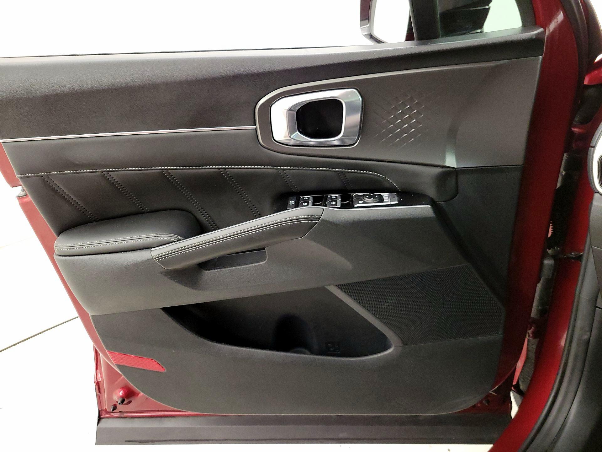 Thumbnail: 2023 Kia Sorento - 12