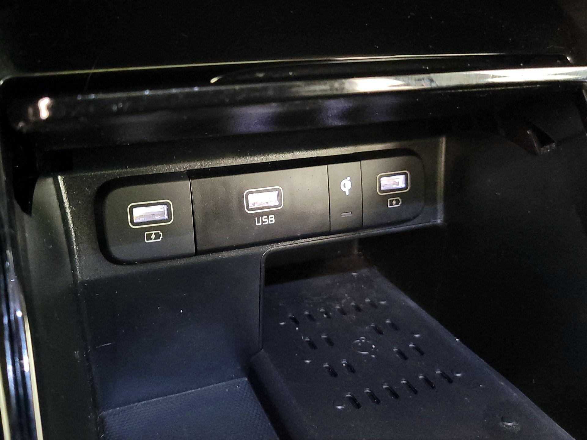 Thumbnail: 2023 Kia Sorento - 19