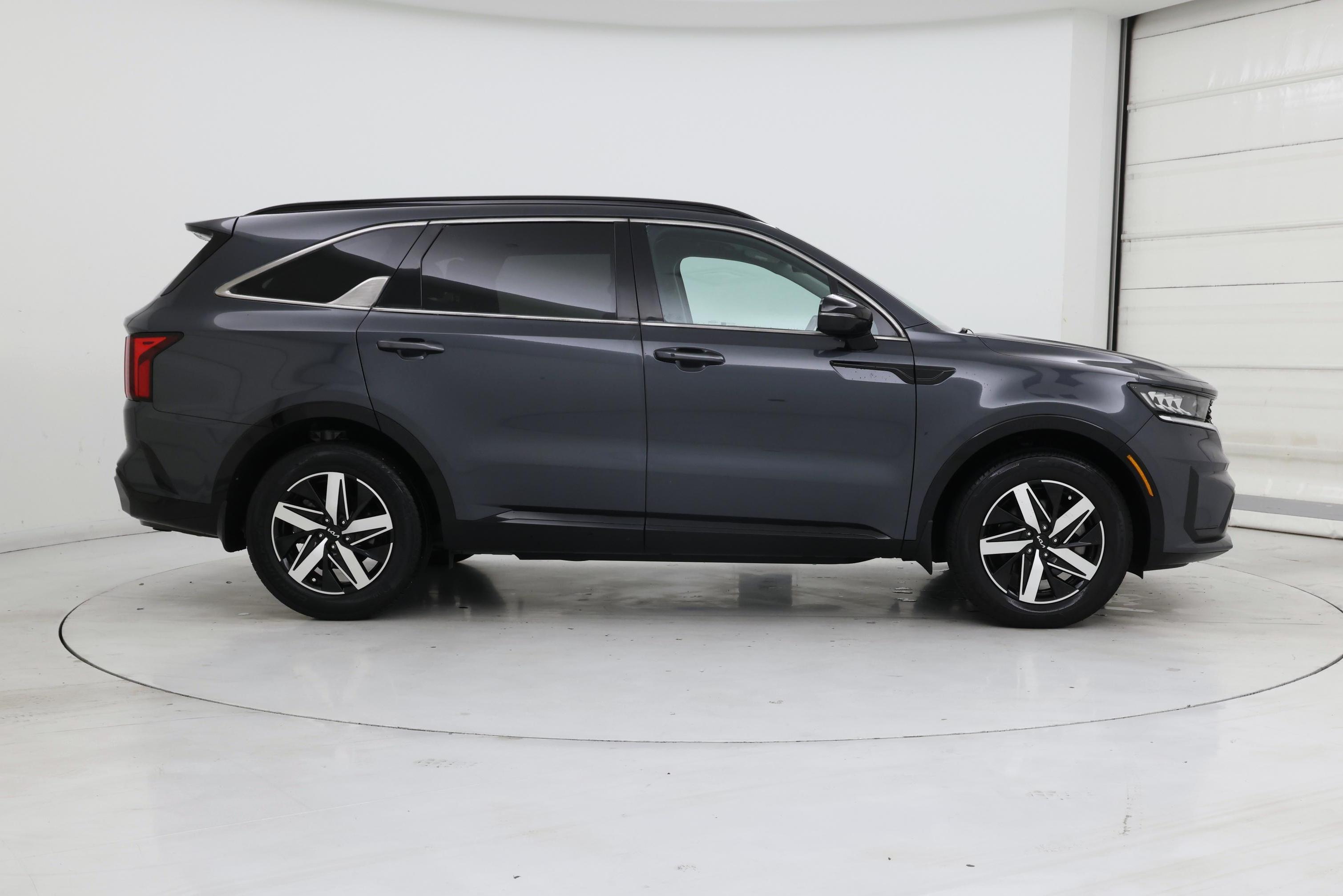 Thumbnail: 2023 Kia Sorento - 7