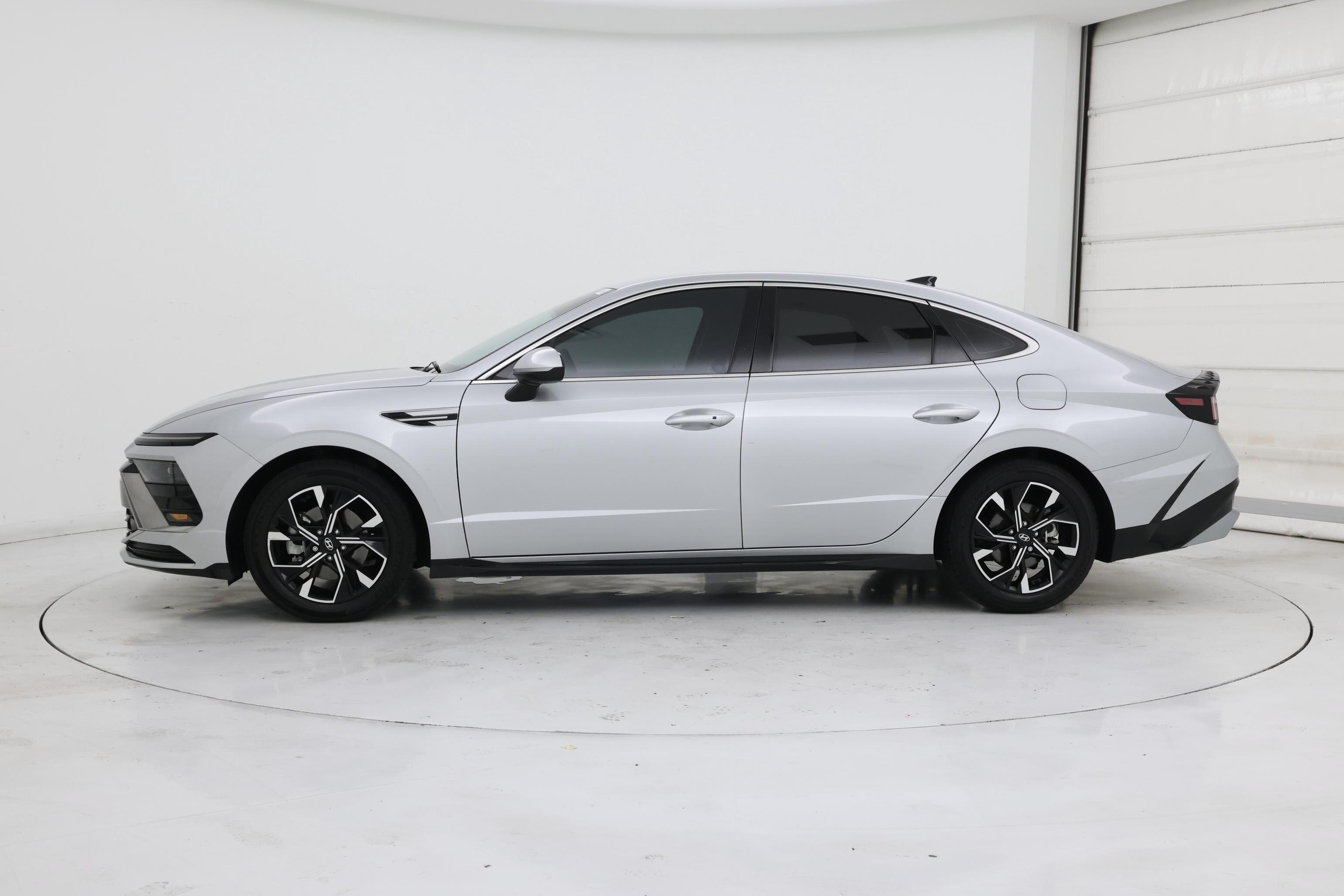 Thumbnail: 2024 Hyundai Sonata - 3