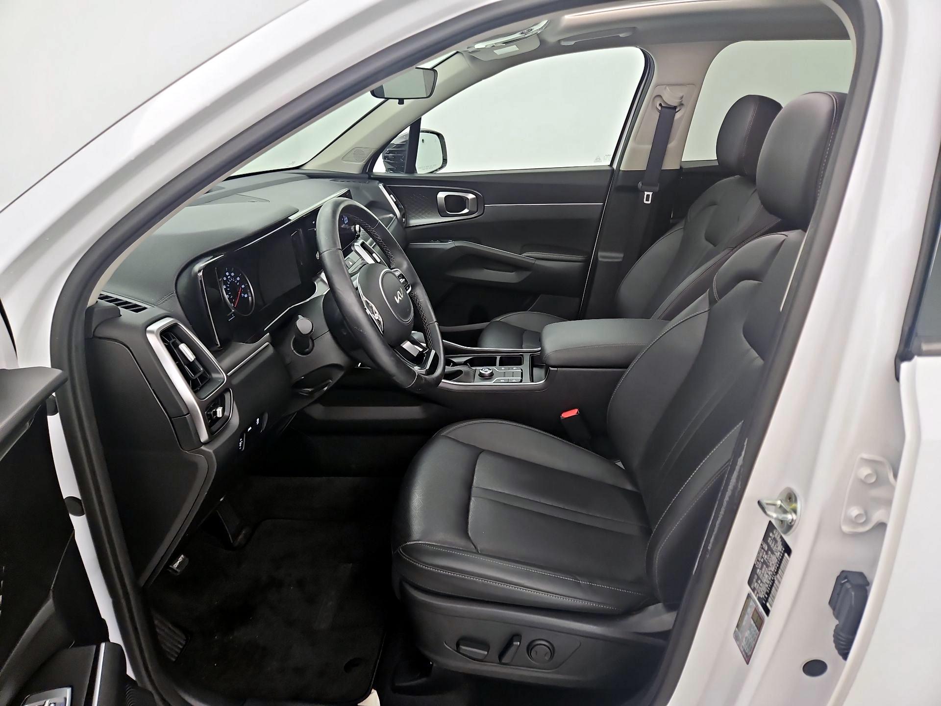 Thumbnail: 2023 Kia Sorento - 11