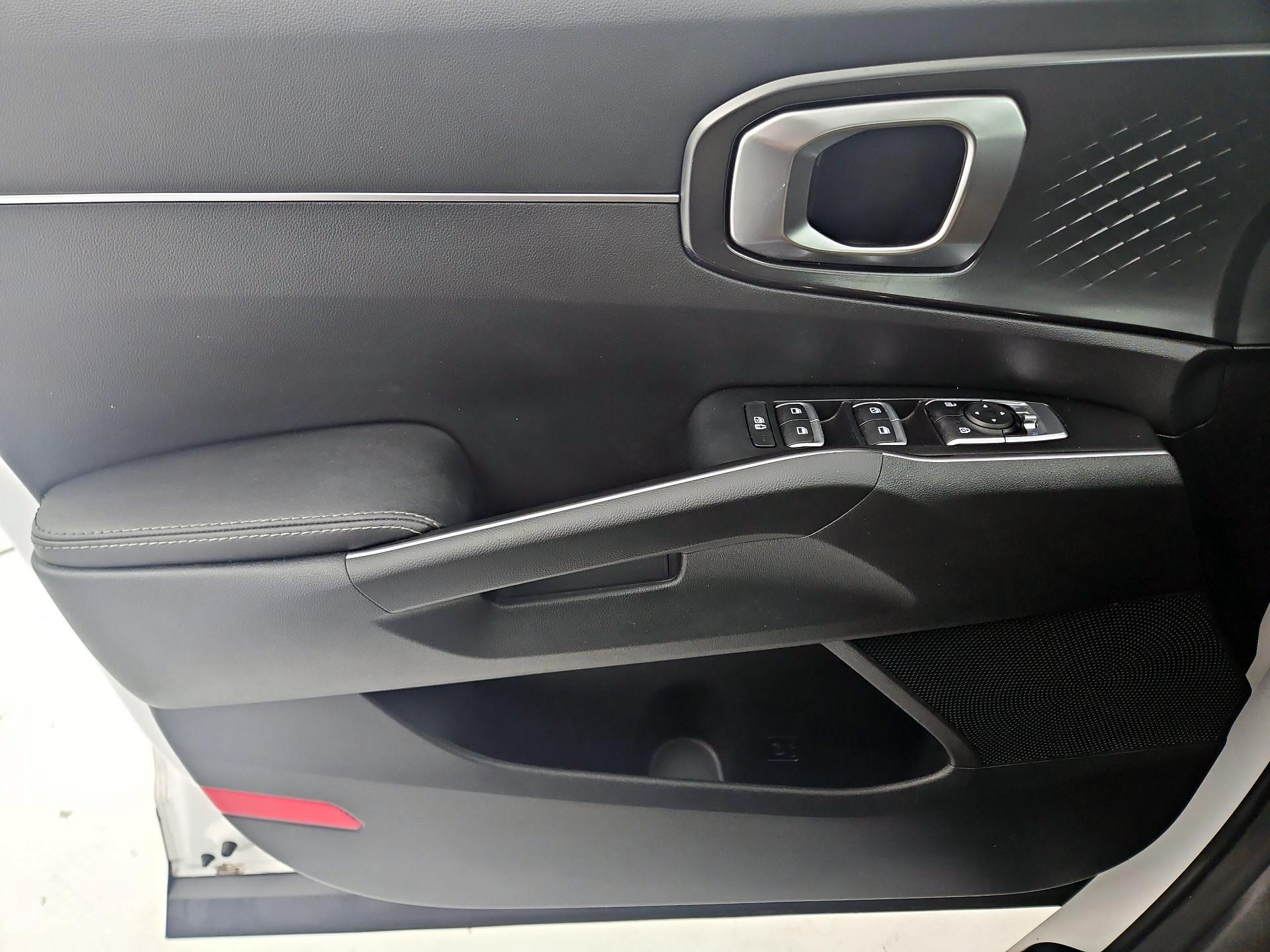 Thumbnail: 2023 Kia Sorento - 12