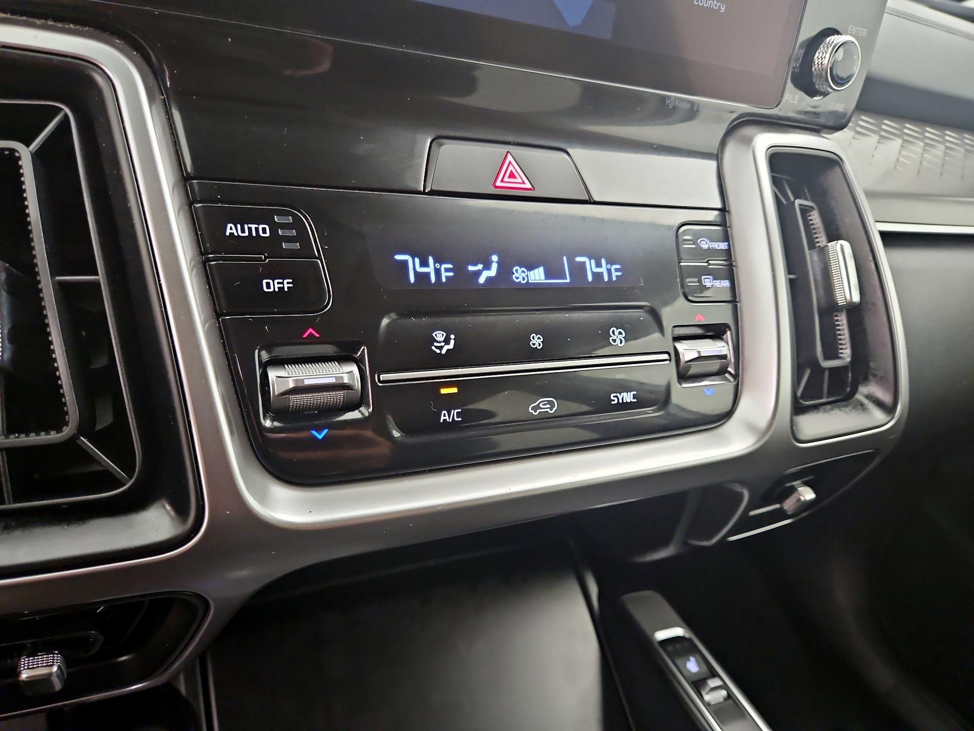 Thumbnail: 2023 Kia Sorento - 17