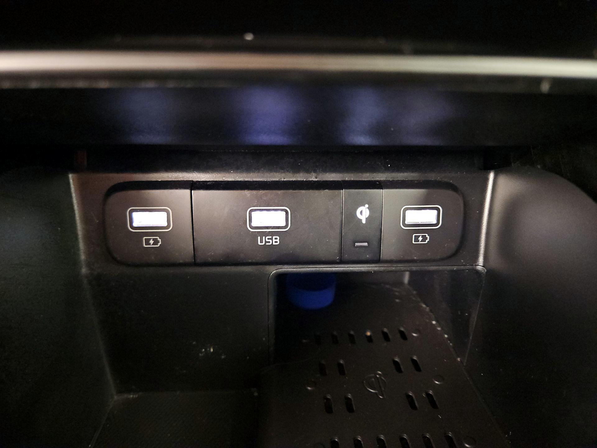 Thumbnail: 2023 Kia Sorento - 19