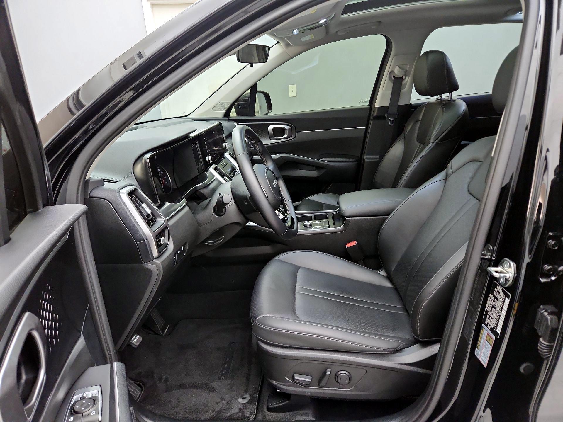 Thumbnail: 2023 Kia Sorento - 11