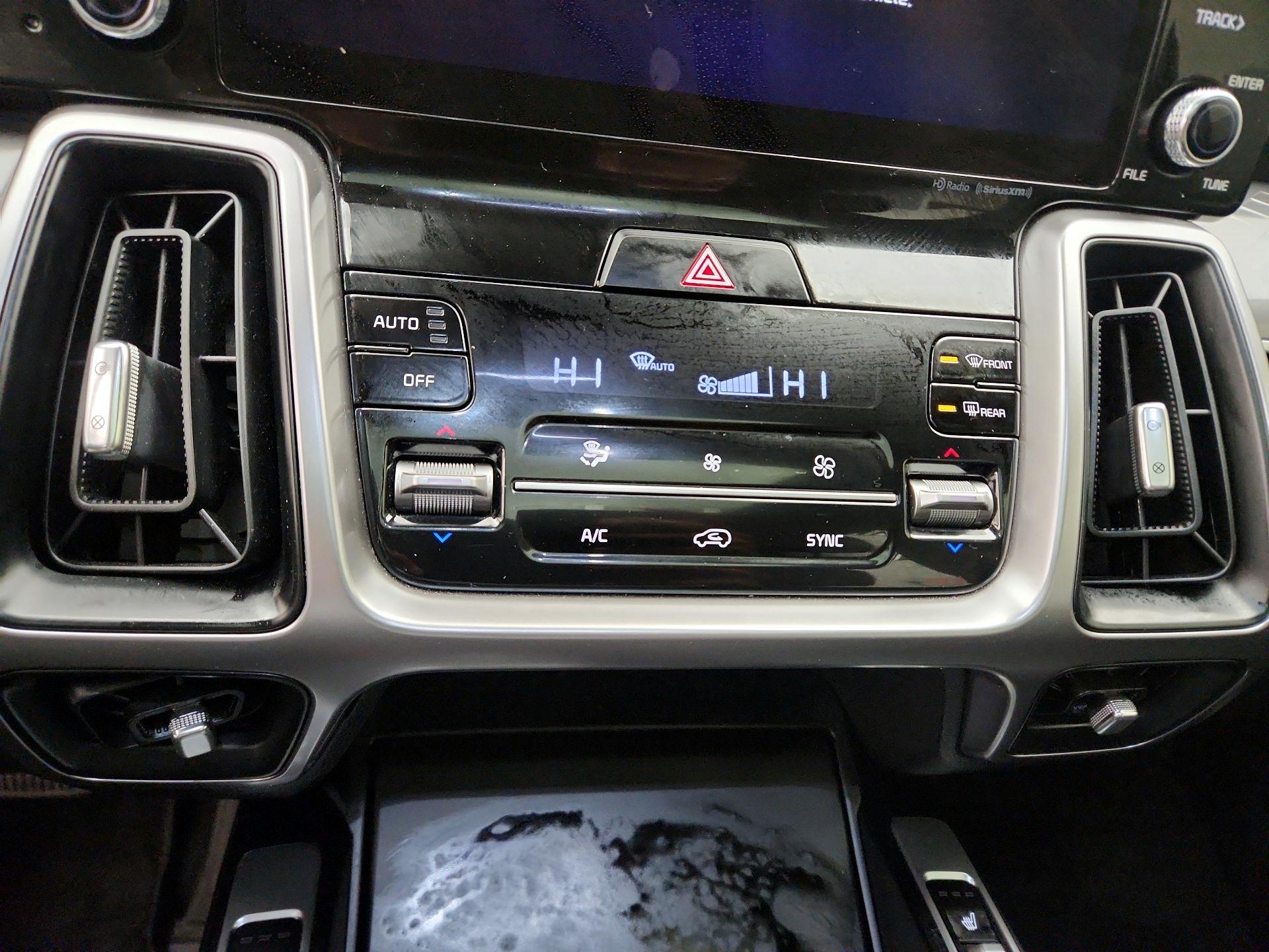 Thumbnail: 2023 Kia Sorento - 17