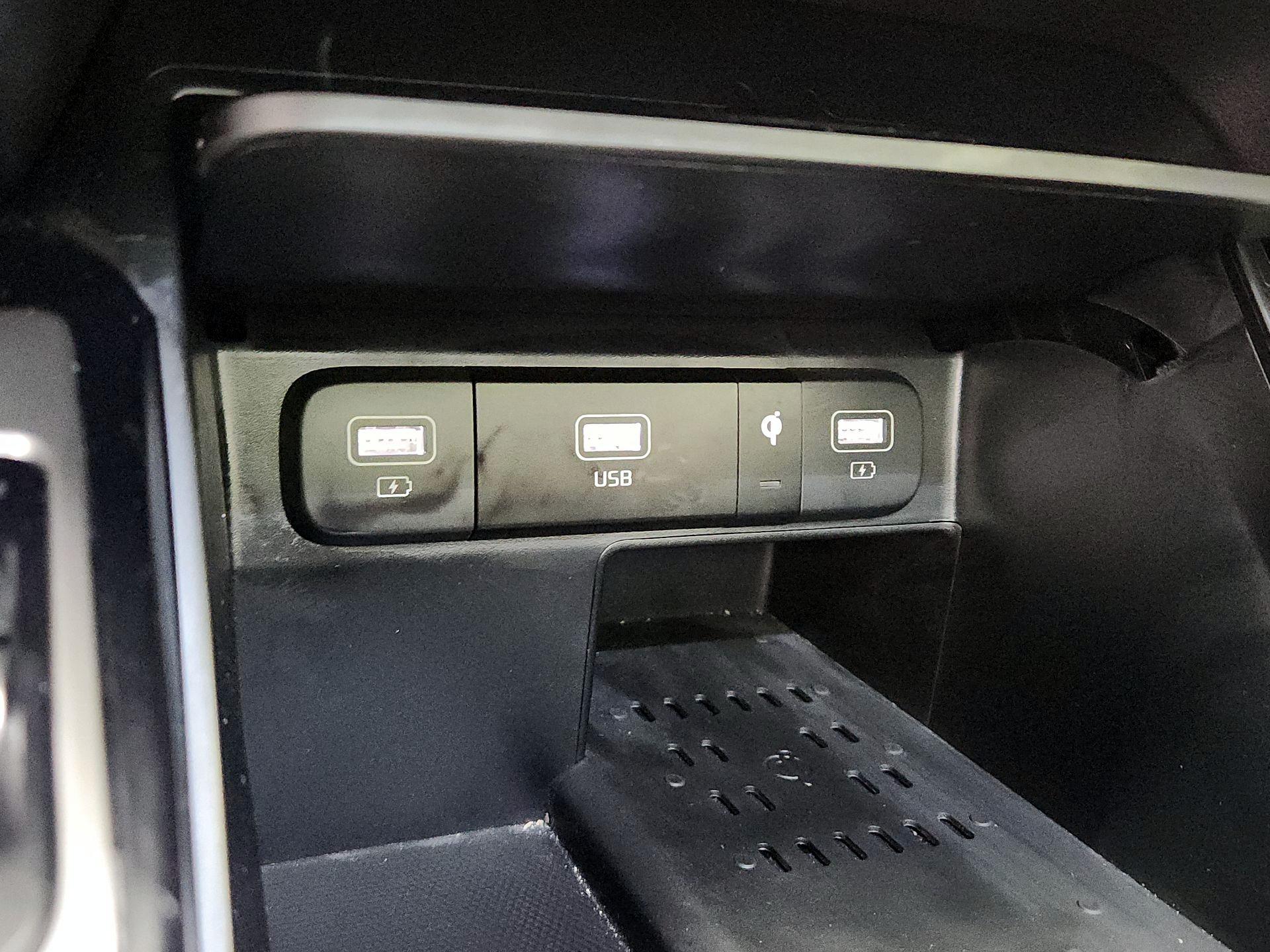 Thumbnail: 2023 Kia Sorento - 19