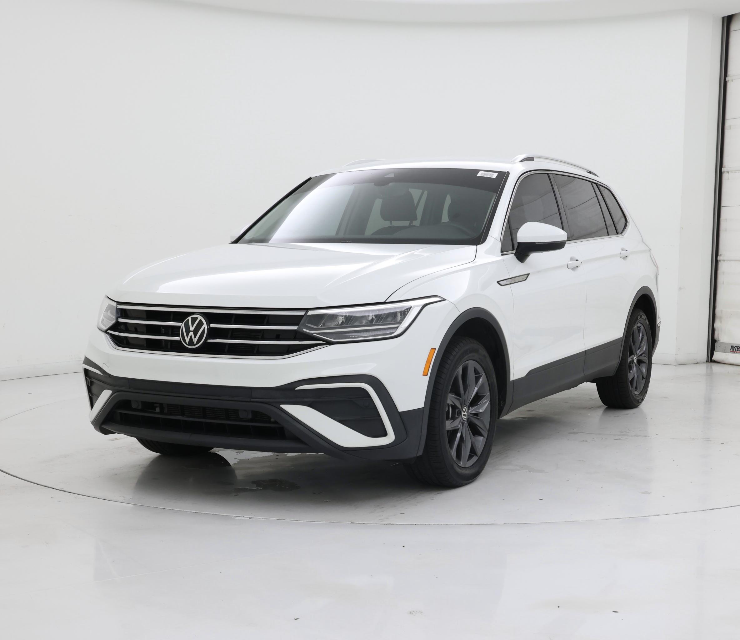 Thumbnail: 2022 Volkswagen Tiguan - 4