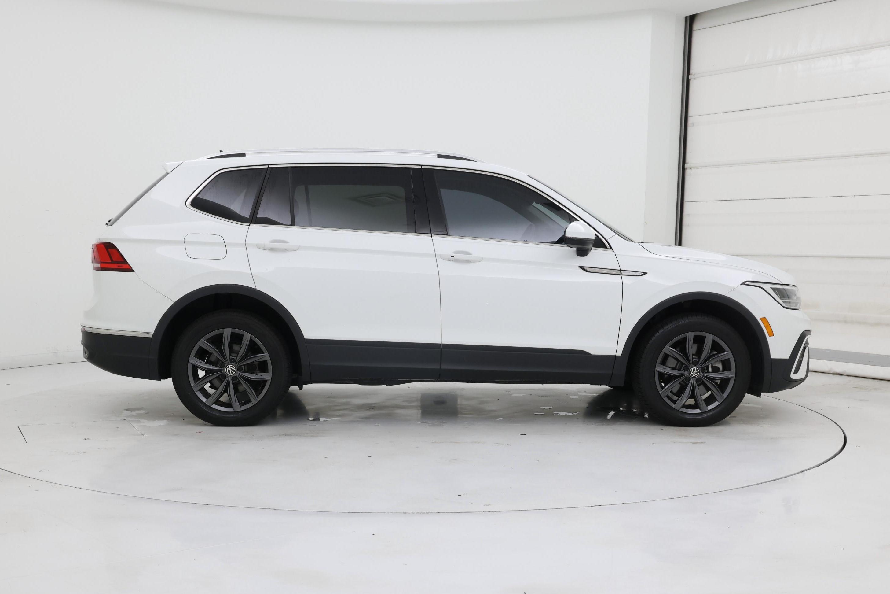 Thumbnail: 2022 Volkswagen Tiguan - 7