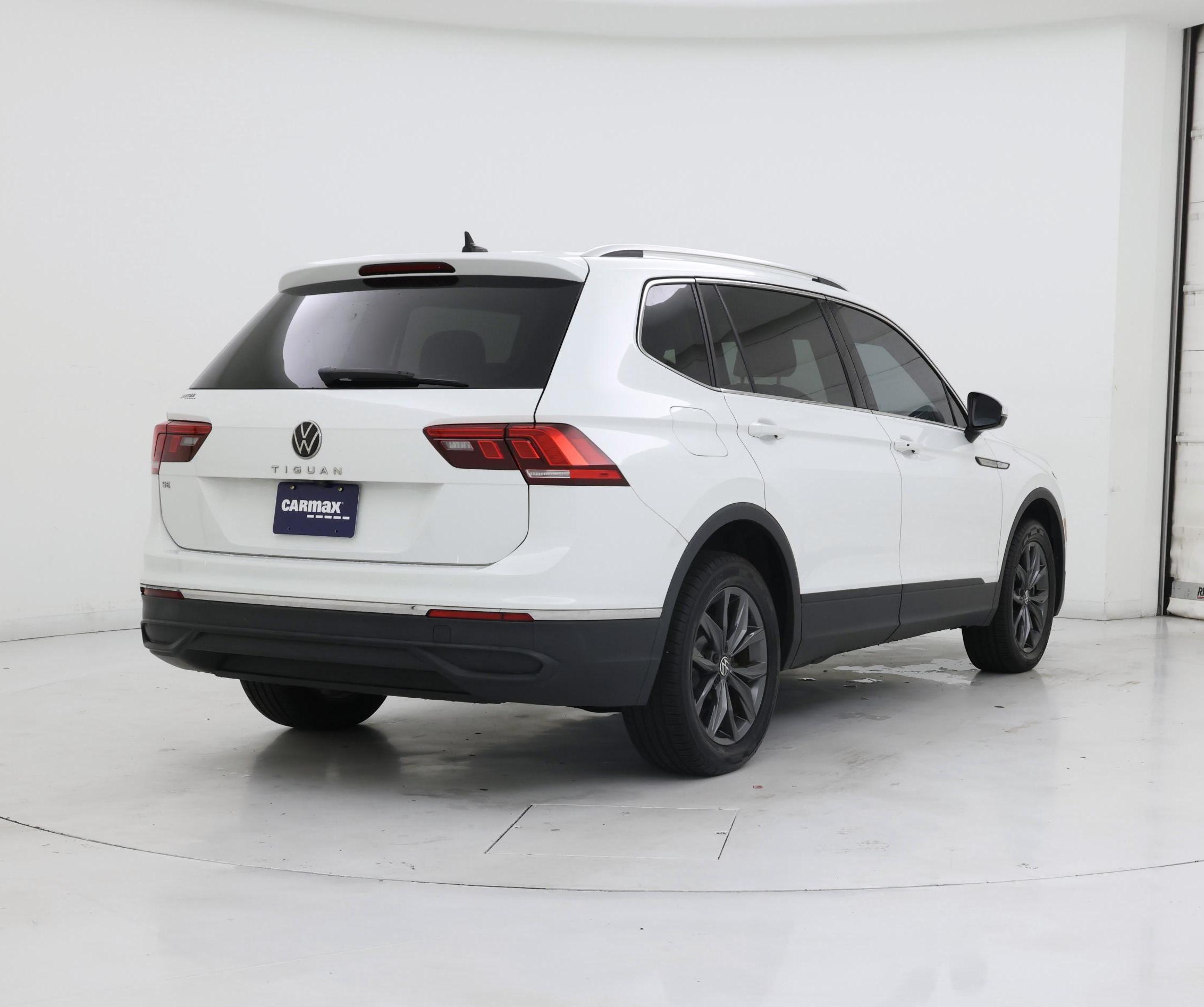 Thumbnail: 2022 Volkswagen Tiguan - 8