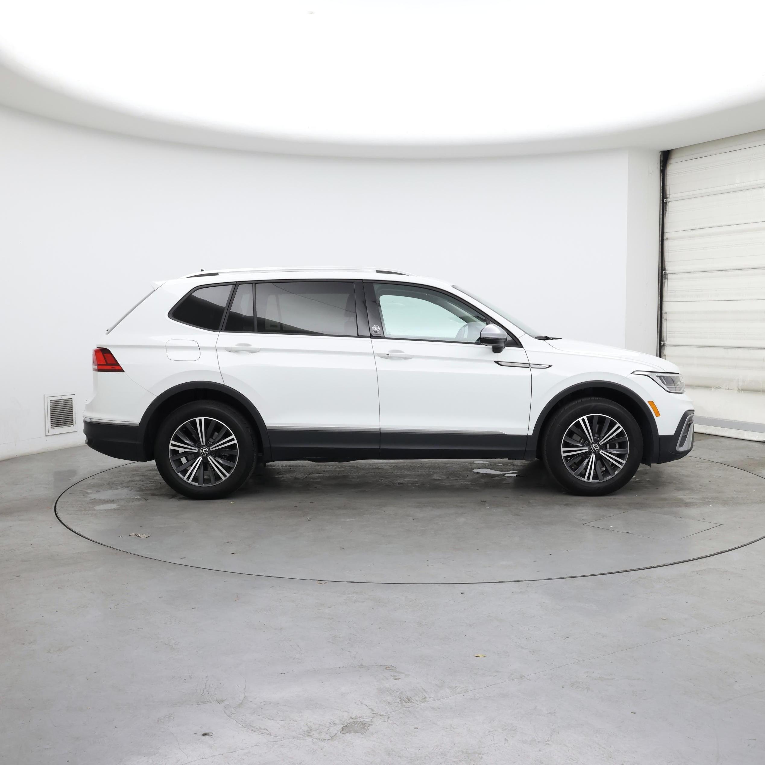 Thumbnail: 2024 Volkswagen Tiguan - 7