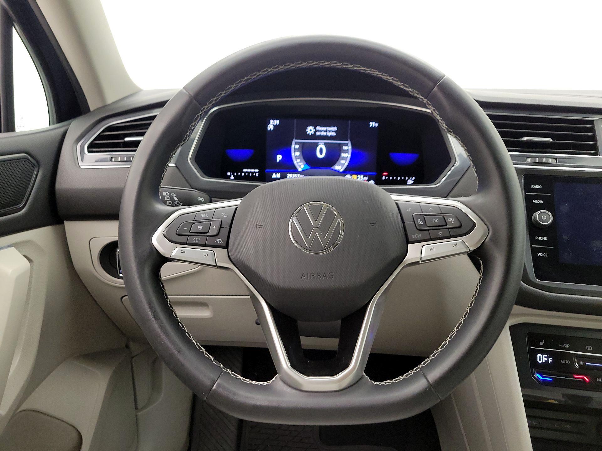 Thumbnail: 2023 Volkswagen Tiguan - 10