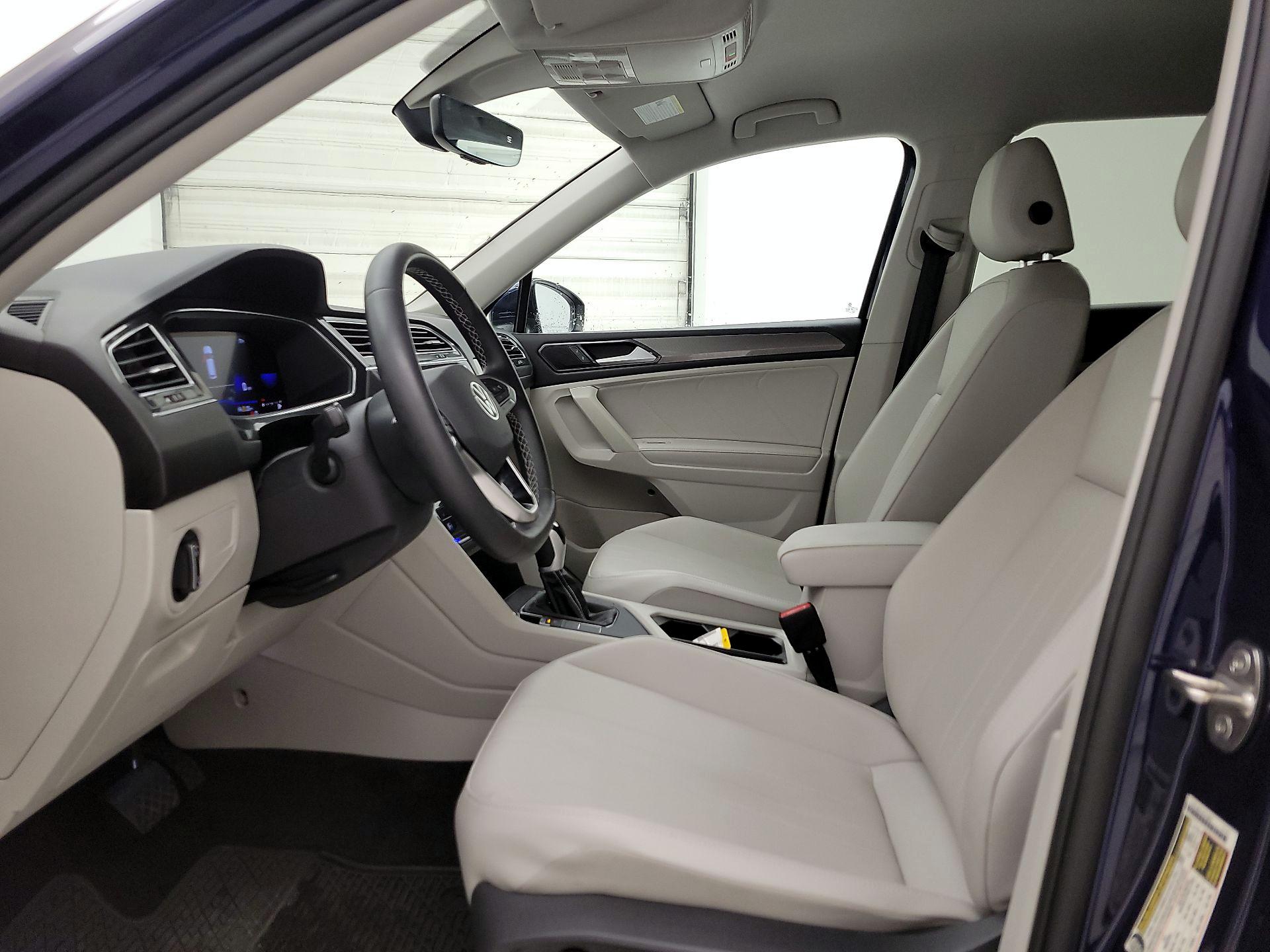 Thumbnail: 2023 Volkswagen Tiguan - 11