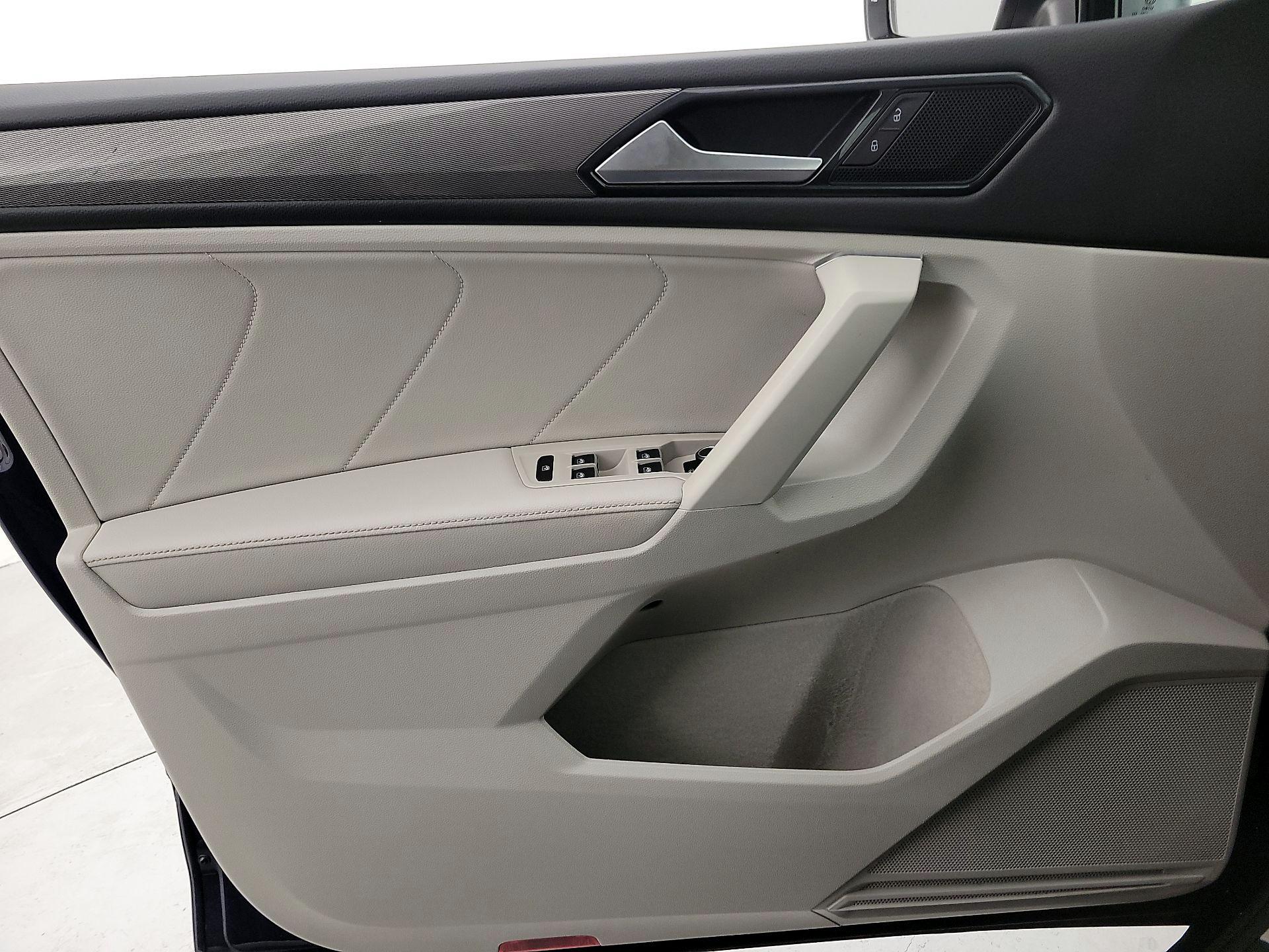 Thumbnail: 2023 Volkswagen Tiguan - 12