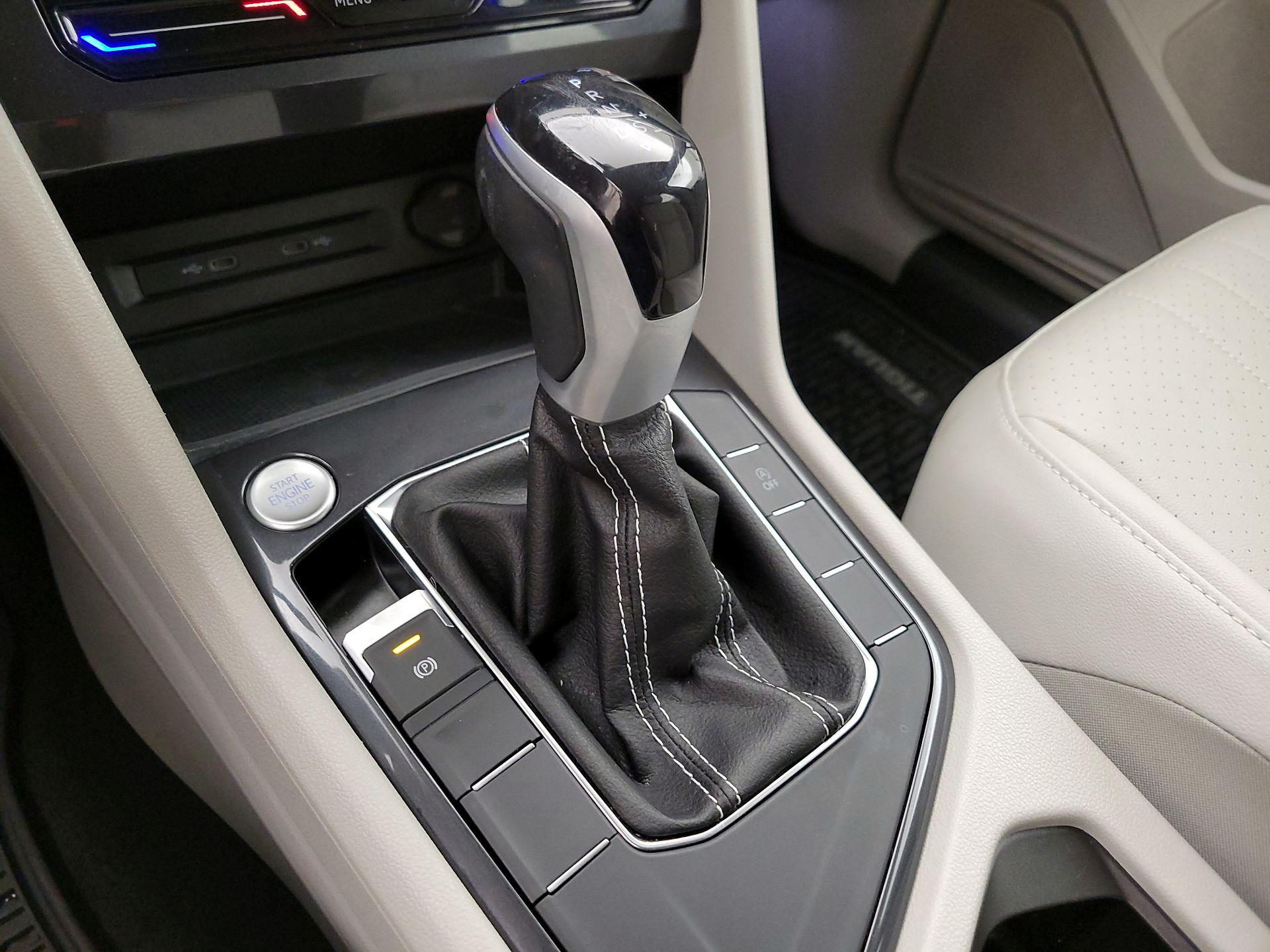 Thumbnail: 2023 Volkswagen Tiguan - 17