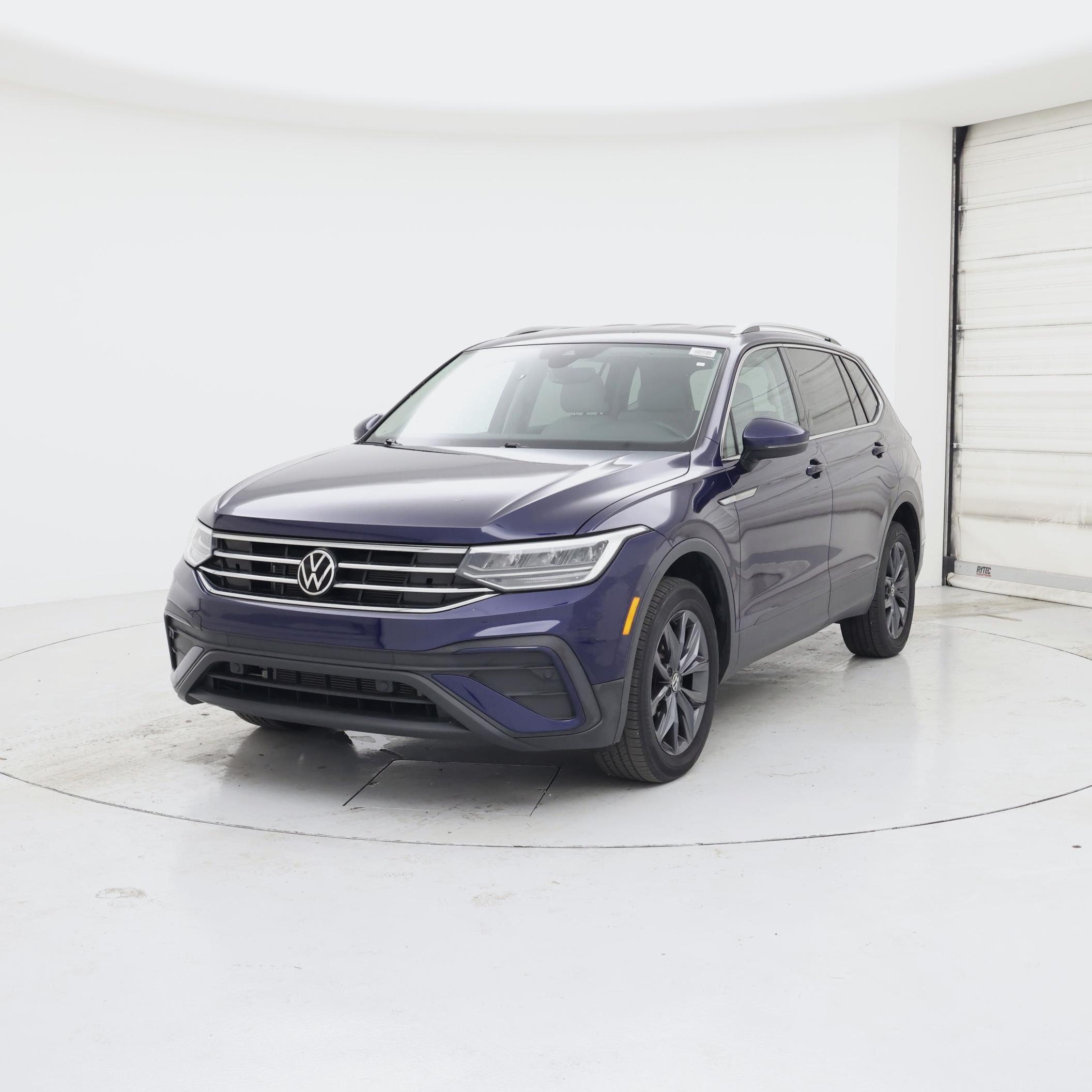 Thumbnail: 2023 Volkswagen Tiguan - 4