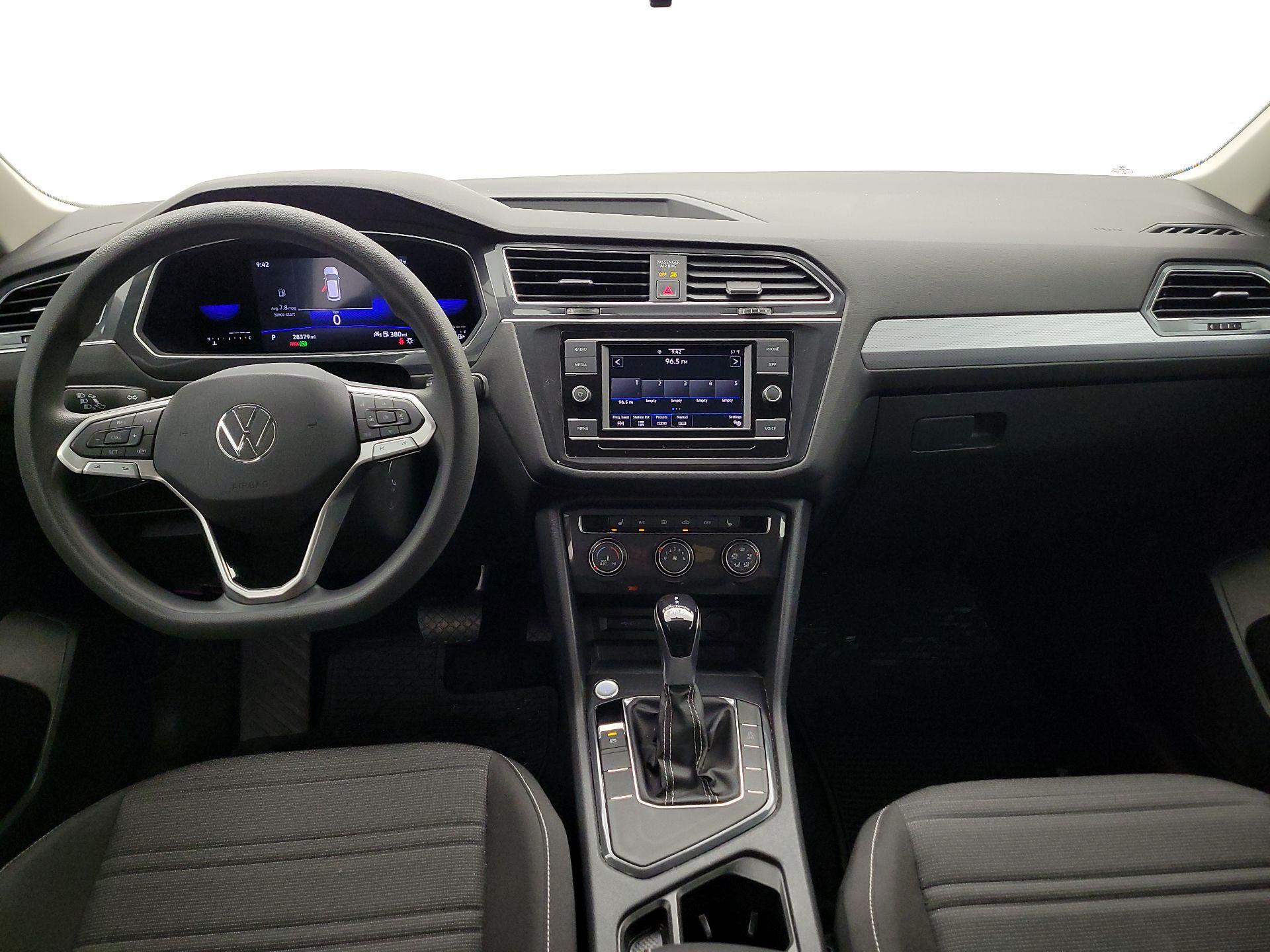 Thumbnail: 2022 Volkswagen Tiguan - 9