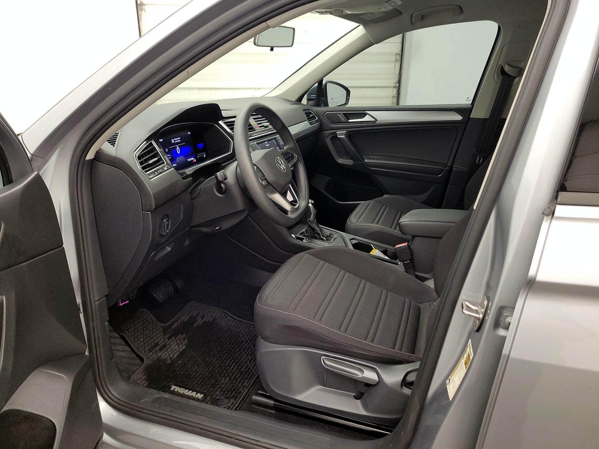Thumbnail: 2022 Volkswagen Tiguan - 11