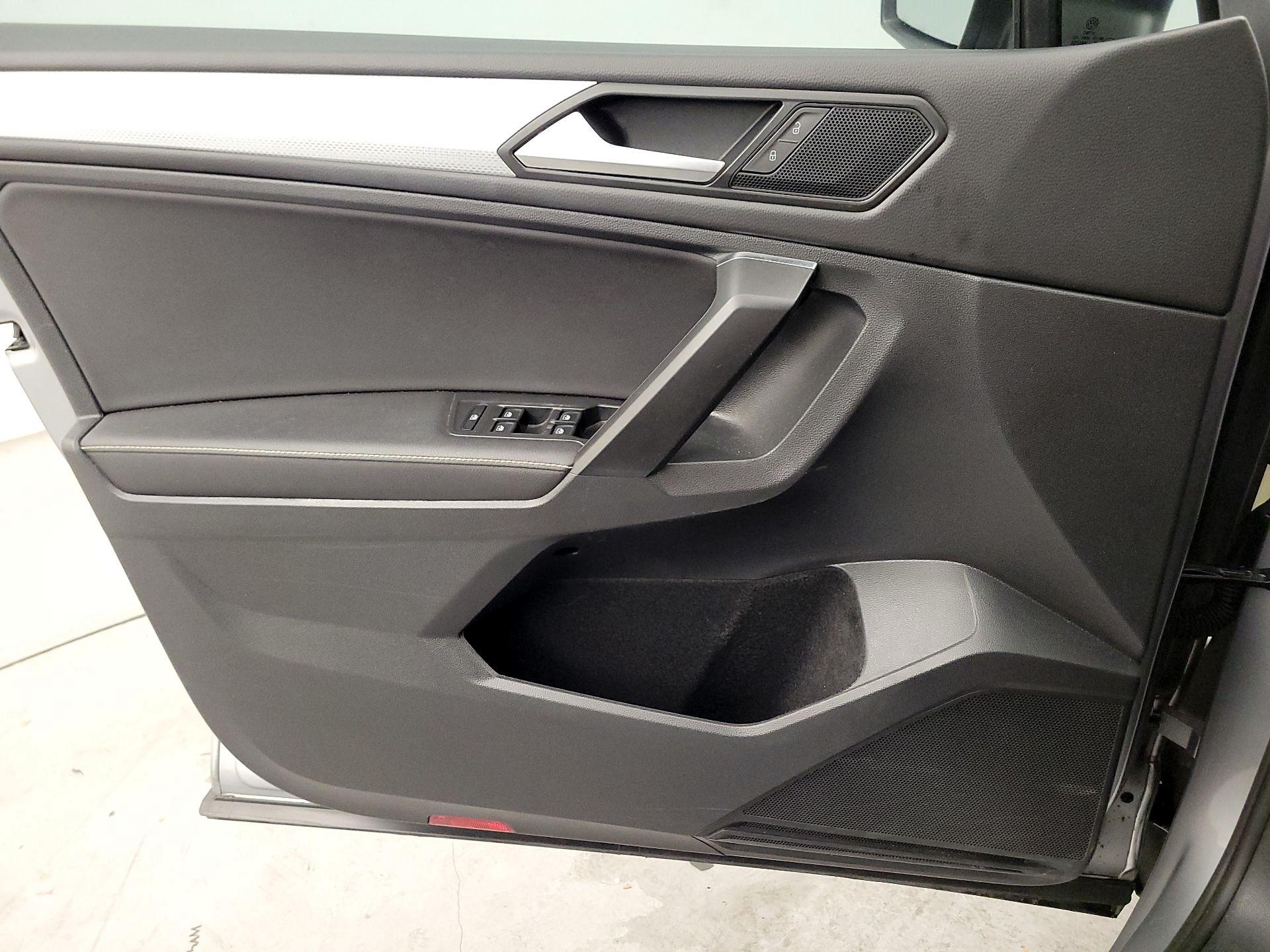 Thumbnail: 2022 Volkswagen Tiguan - 12