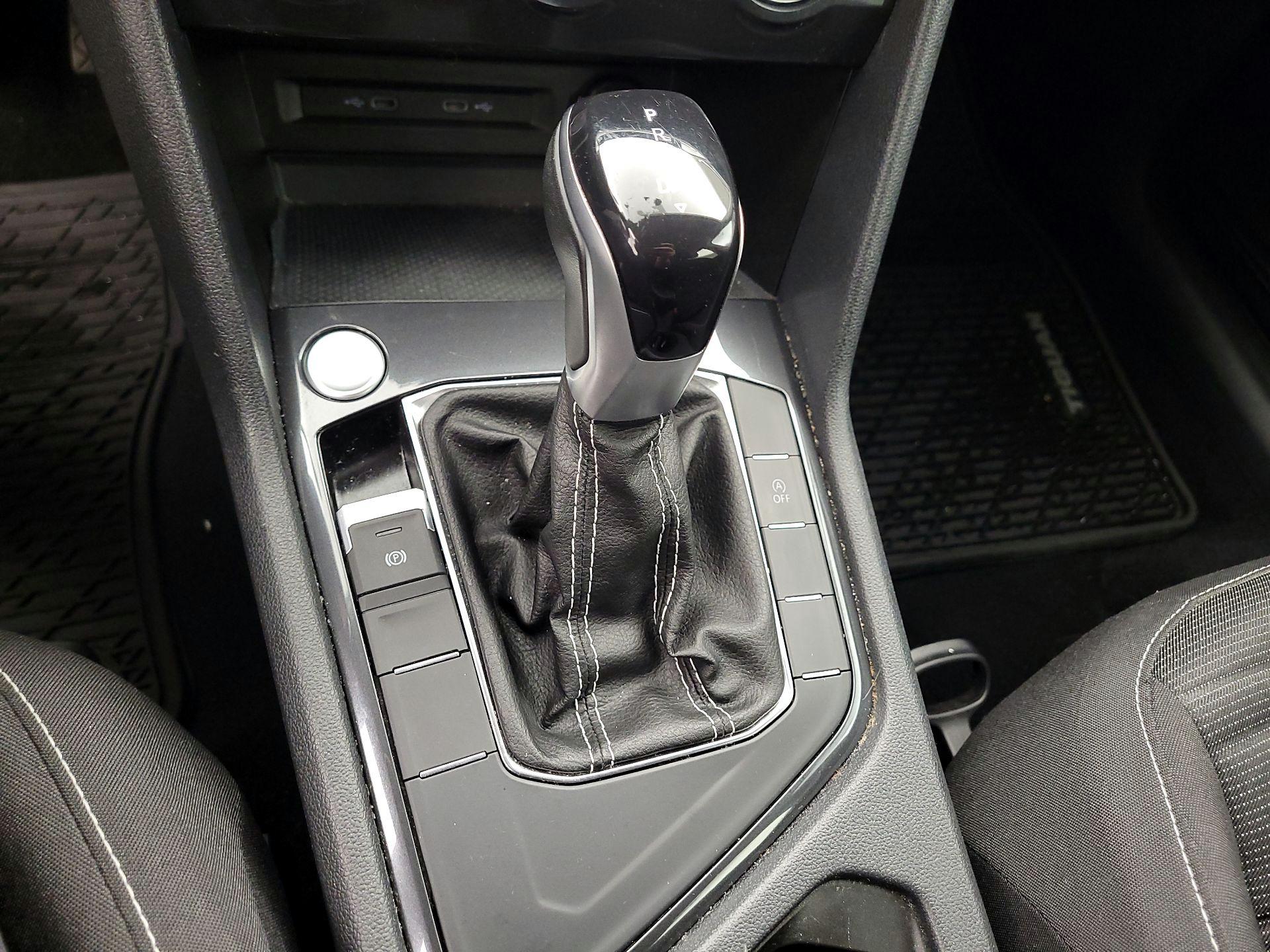 Thumbnail: 2022 Volkswagen Tiguan - 17