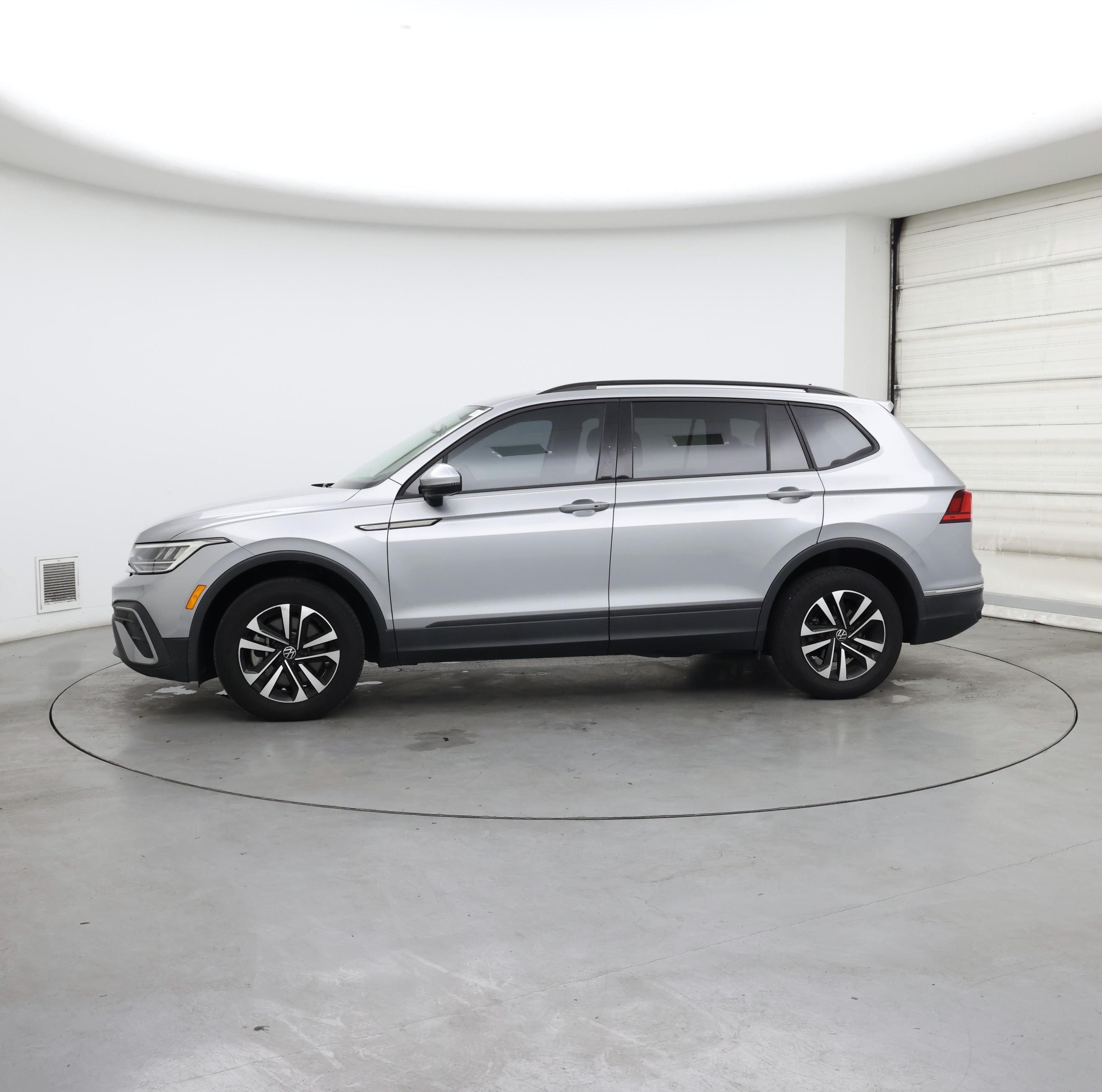 Thumbnail: 2022 Volkswagen Tiguan - 3