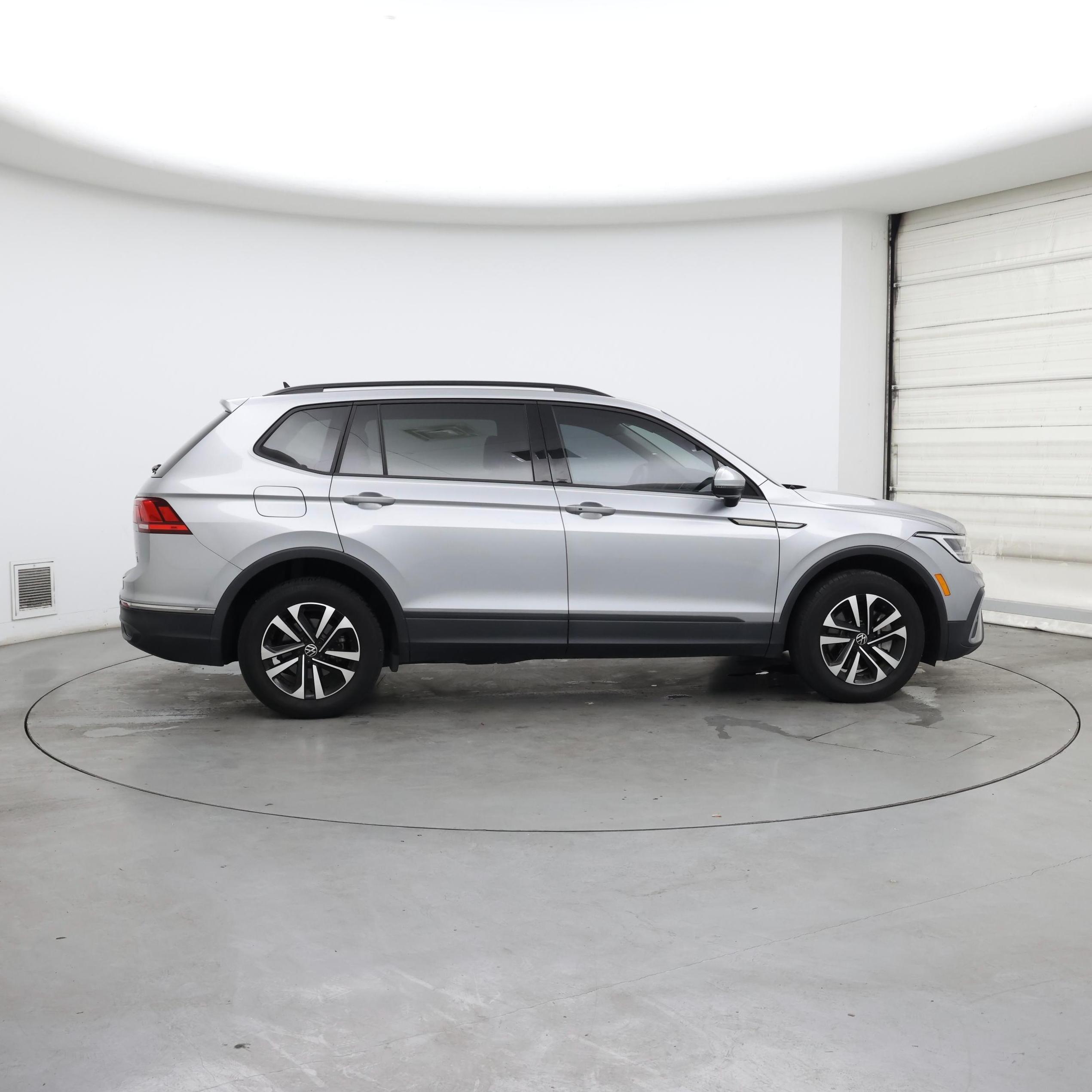 Thumbnail: 2022 Volkswagen Tiguan - 7