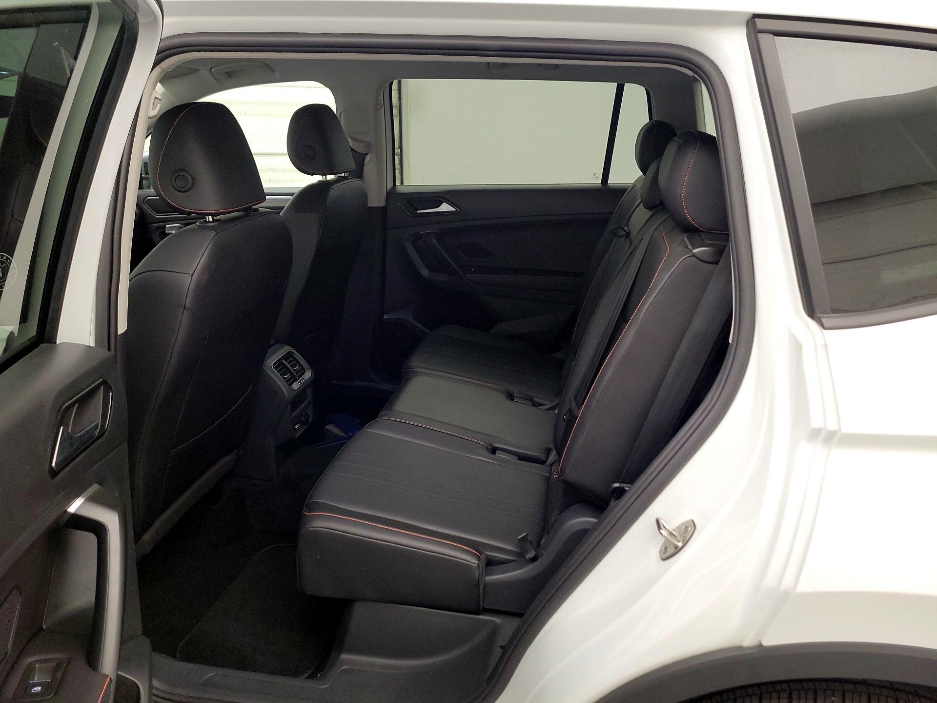 Thumbnail: 2024 Volkswagen Tiguan - 18