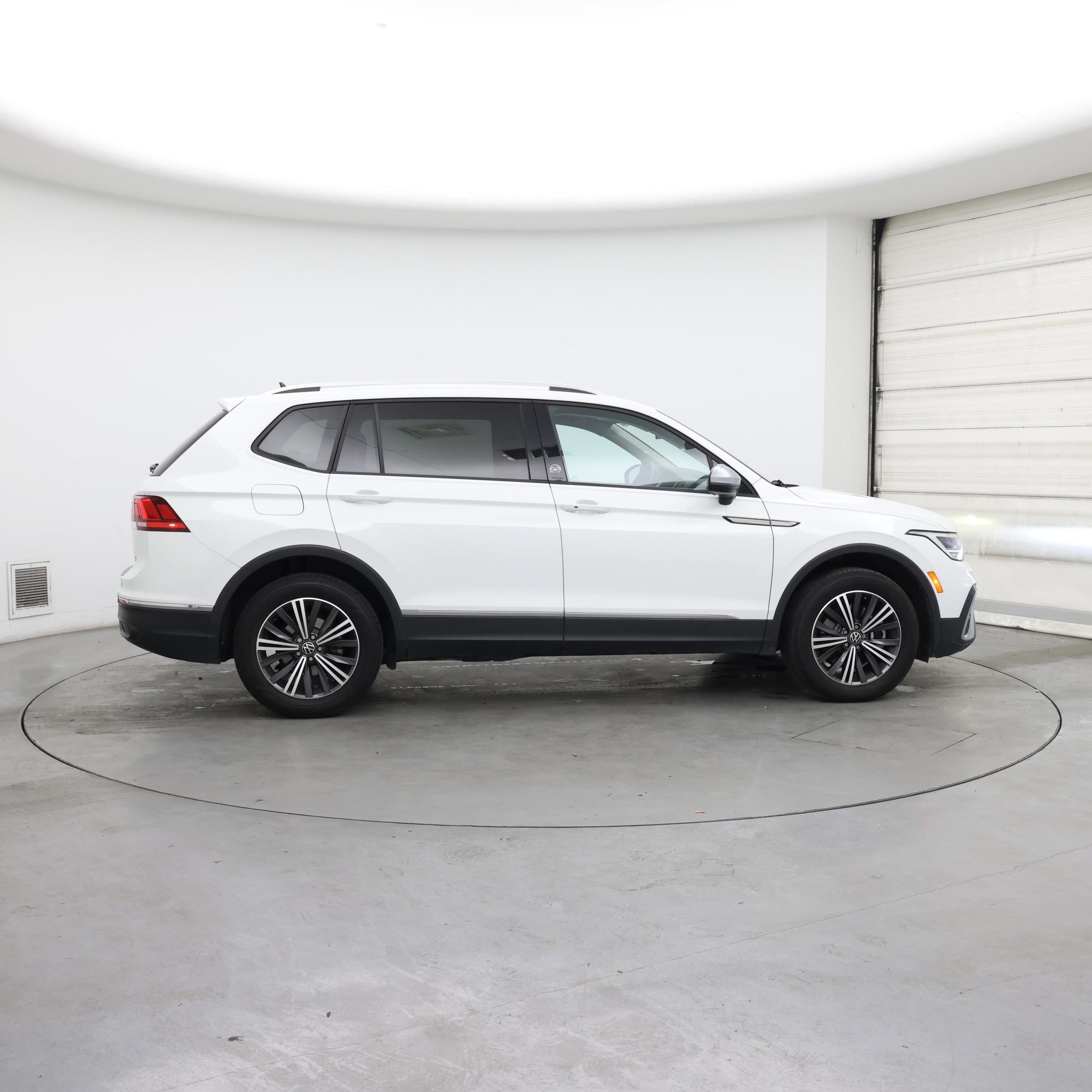 Thumbnail: 2024 Volkswagen Tiguan - 7