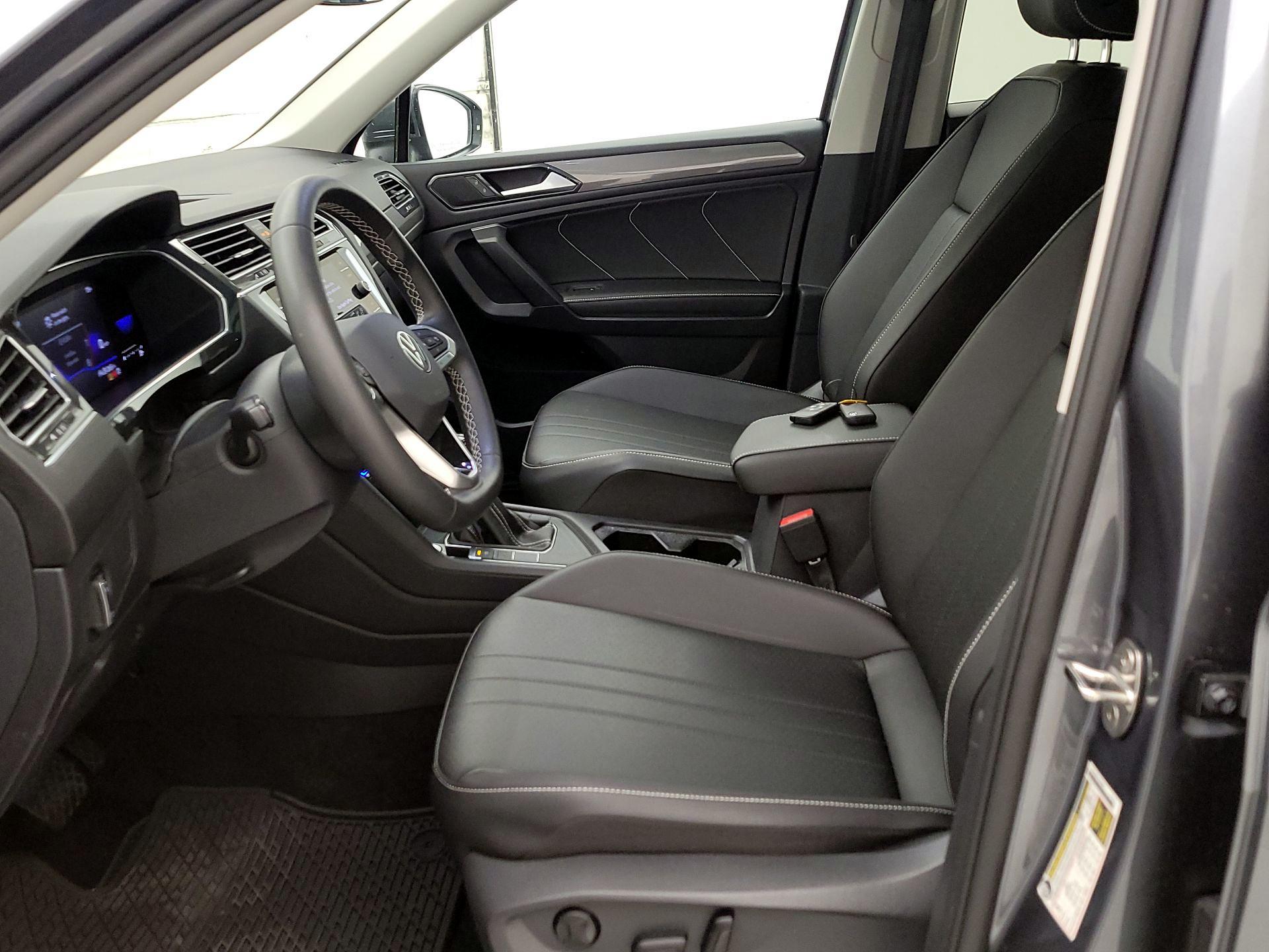 Thumbnail: 2023 Volkswagen Tiguan - 11