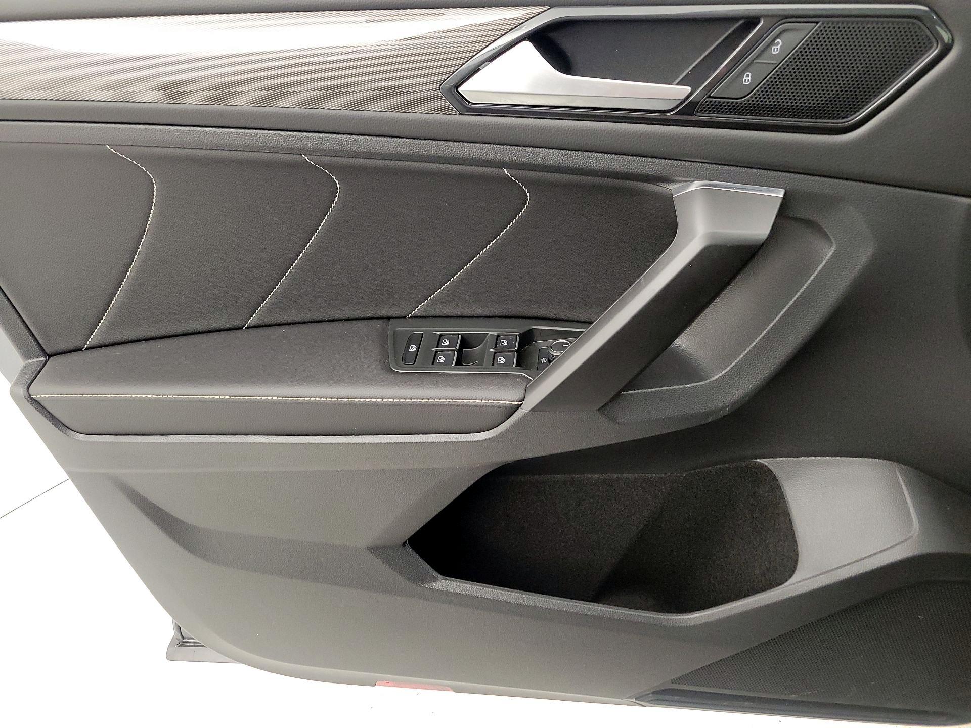 Thumbnail: 2023 Volkswagen Tiguan - 12