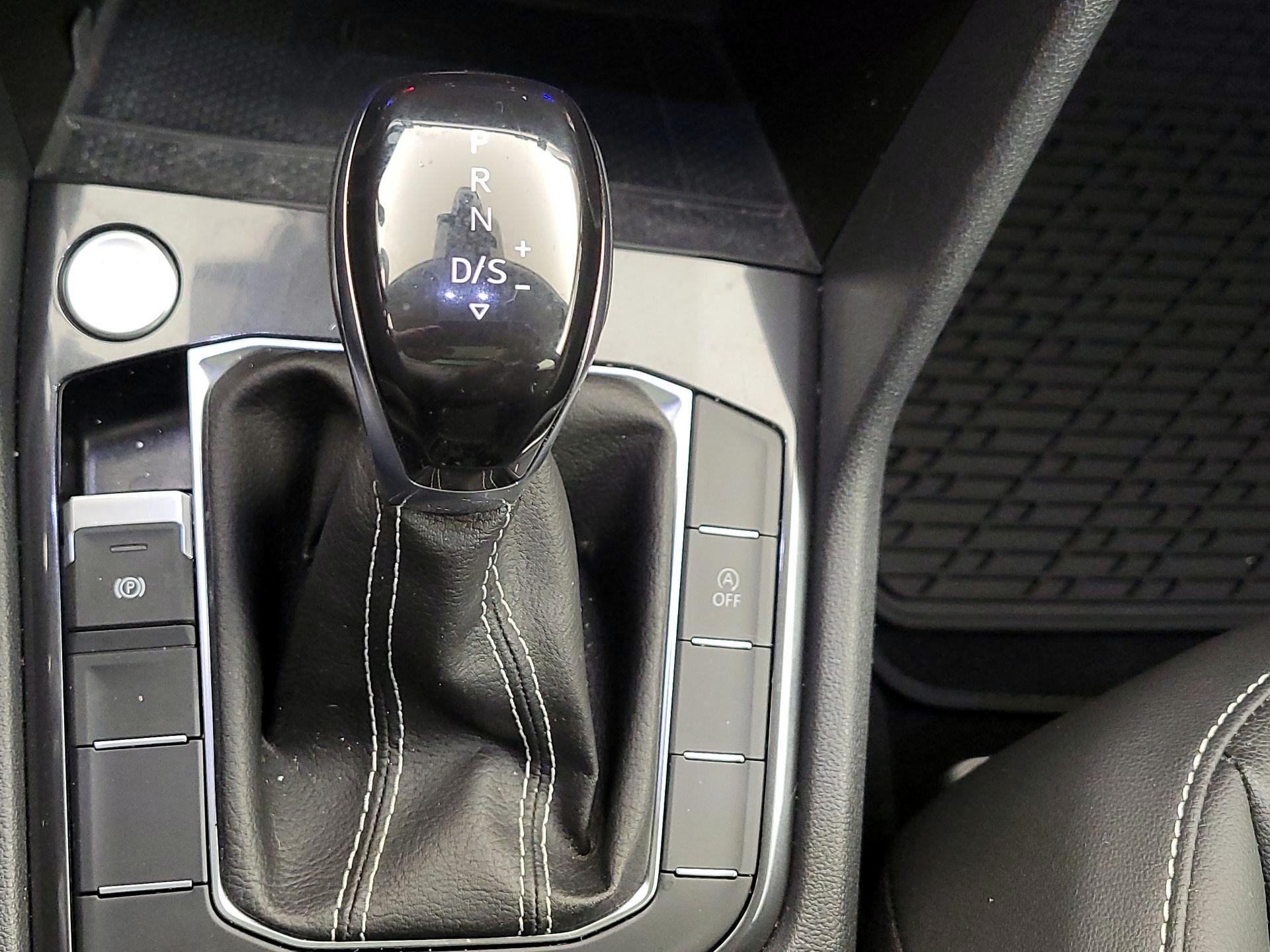 Thumbnail: 2023 Volkswagen Tiguan - 17