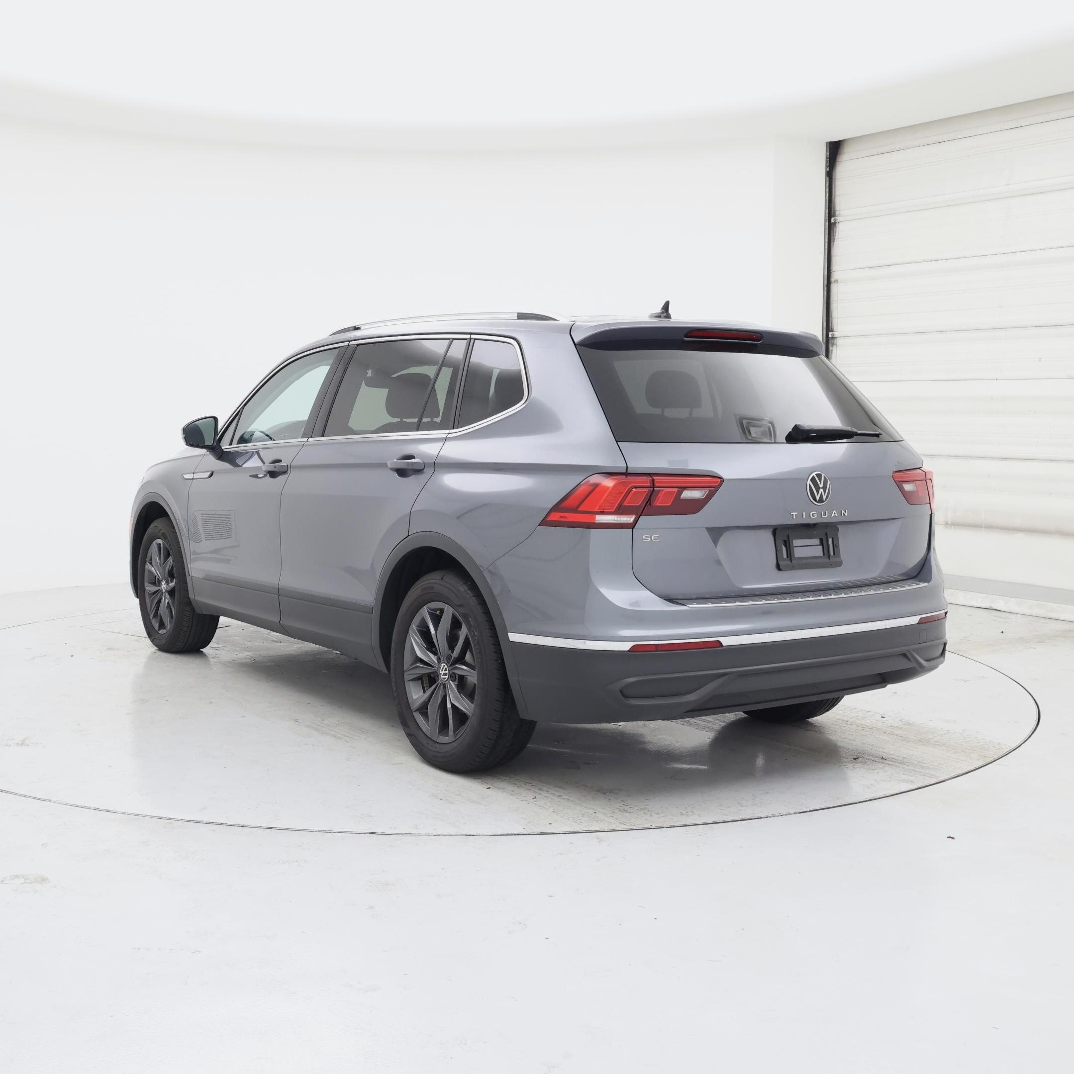 Thumbnail: 2023 Volkswagen Tiguan - 2