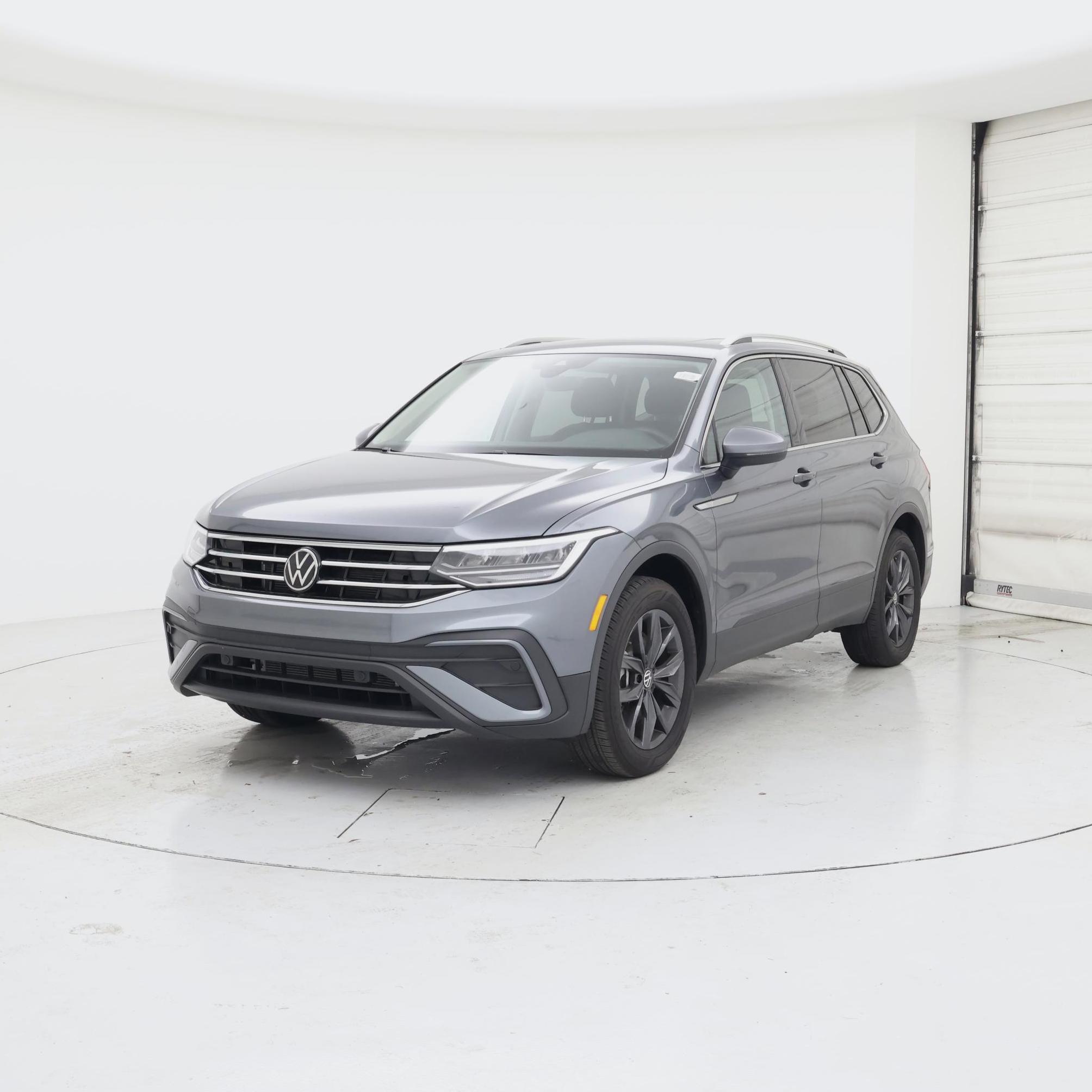 Thumbnail: 2023 Volkswagen Tiguan - 4