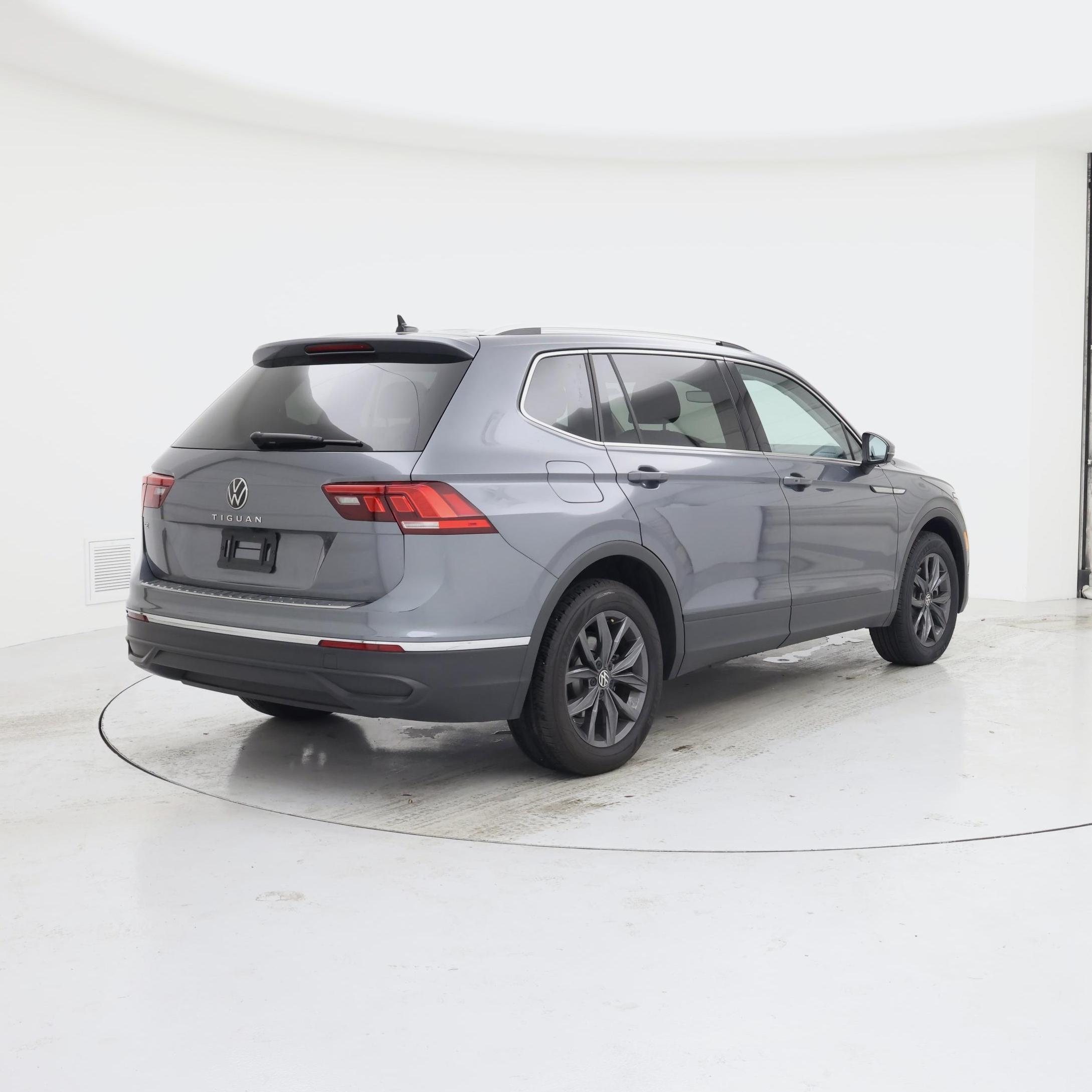 Thumbnail: 2023 Volkswagen Tiguan - 8