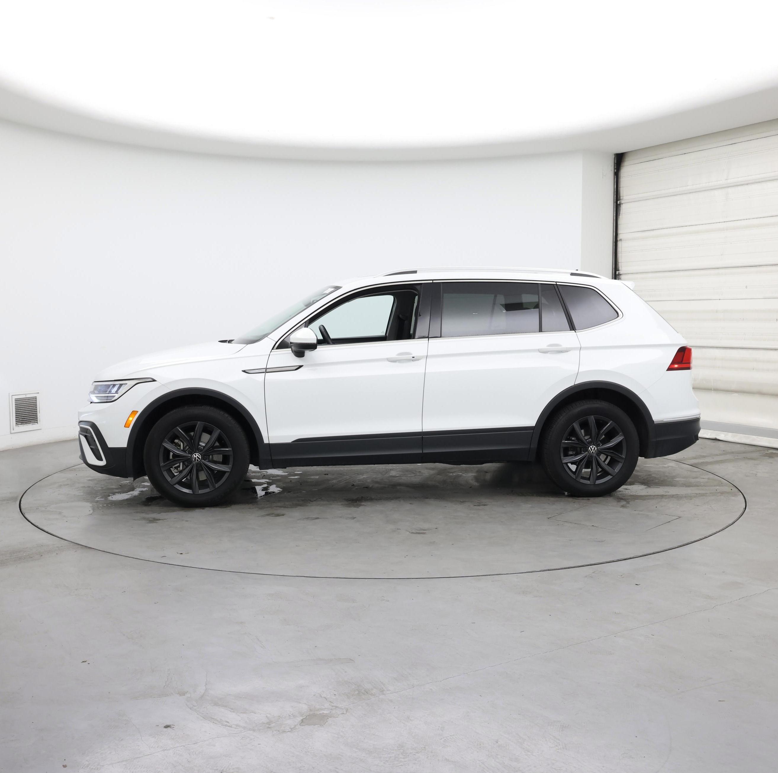 Thumbnail: 2024 Volkswagen Tiguan - 3