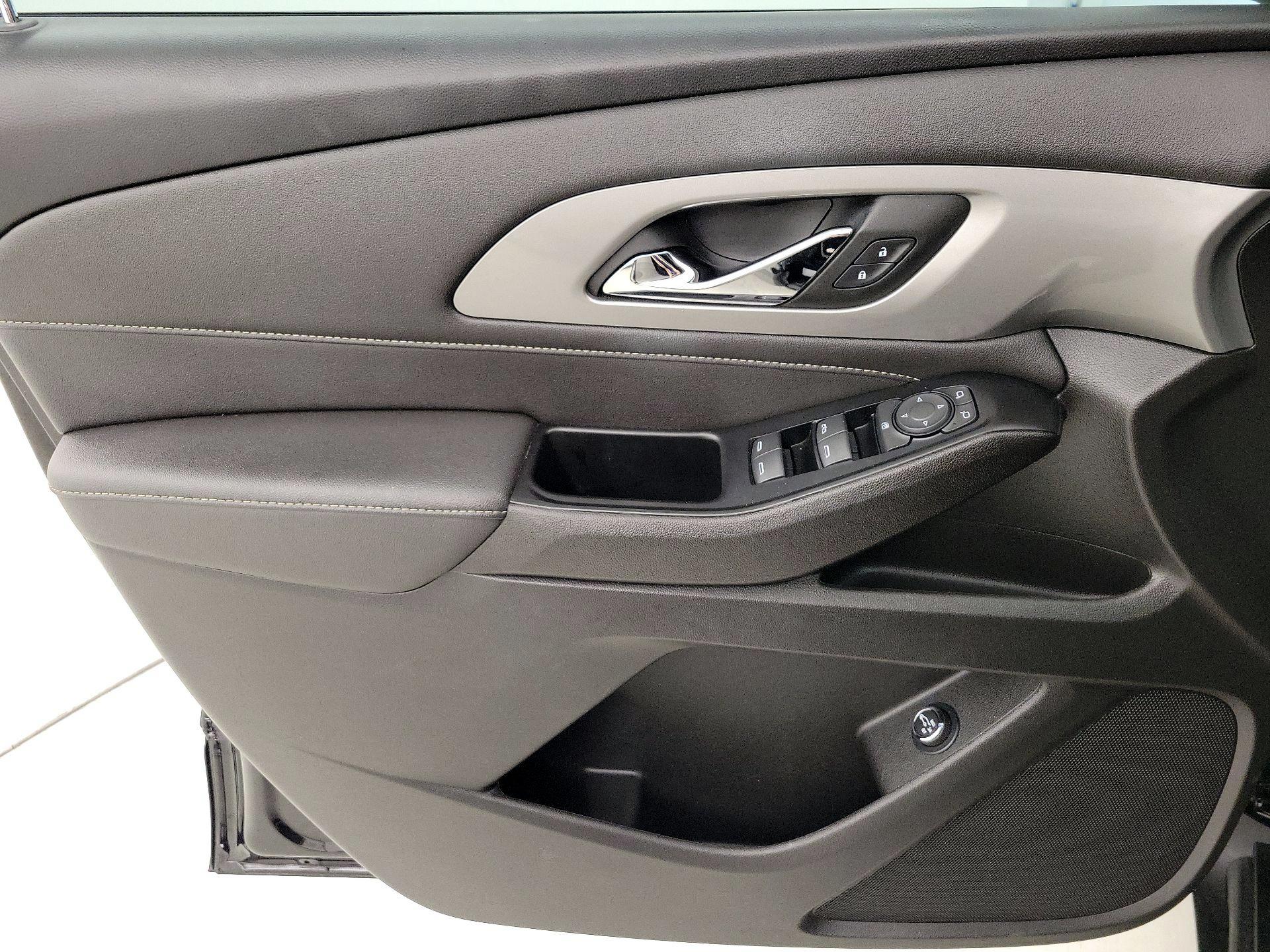 Thumbnail: 2023 Chevrolet Traverse - 12