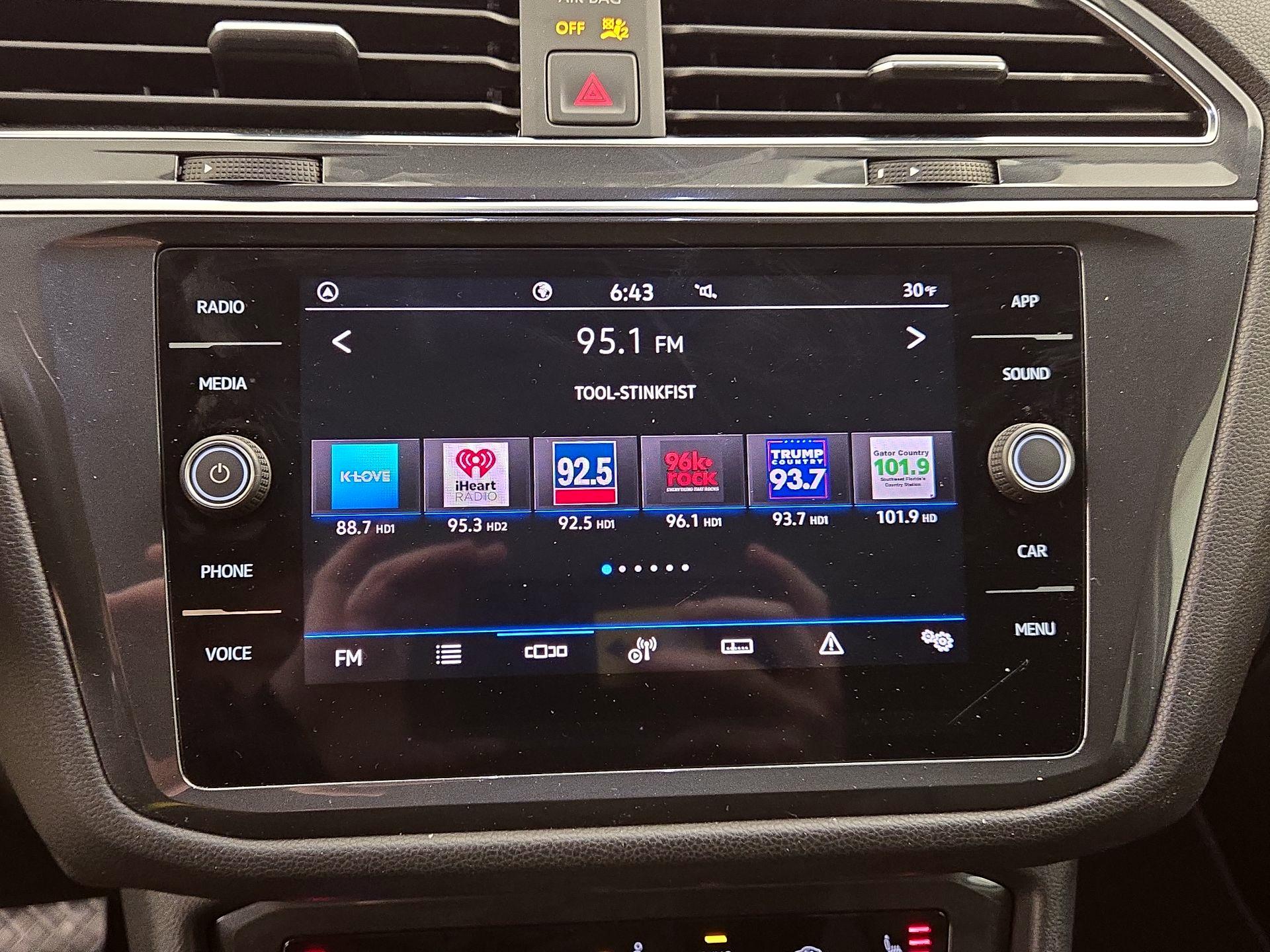 Thumbnail: 2023 Volkswagen Tiguan - 15