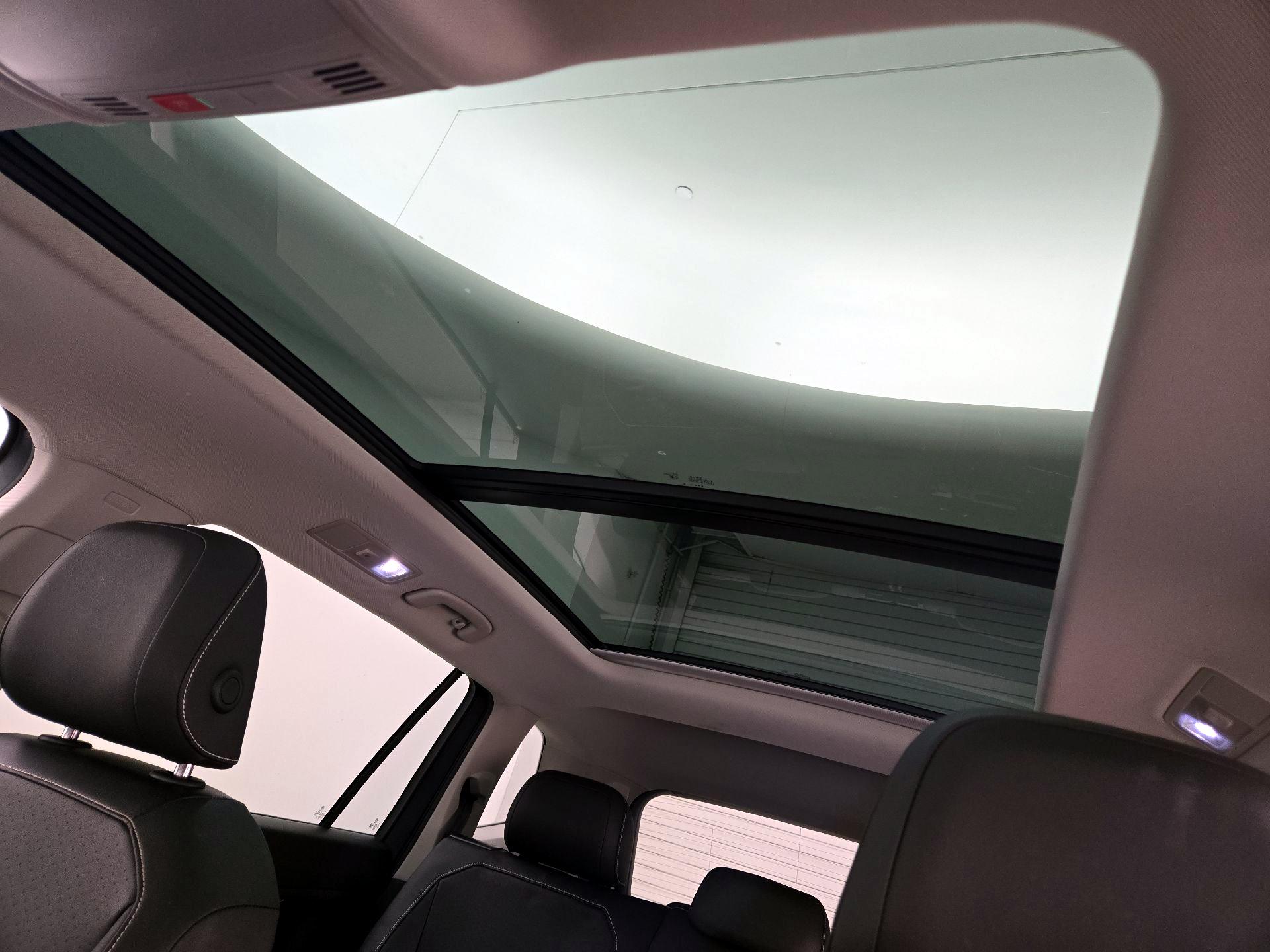 Thumbnail: 2023 Volkswagen Tiguan - 19