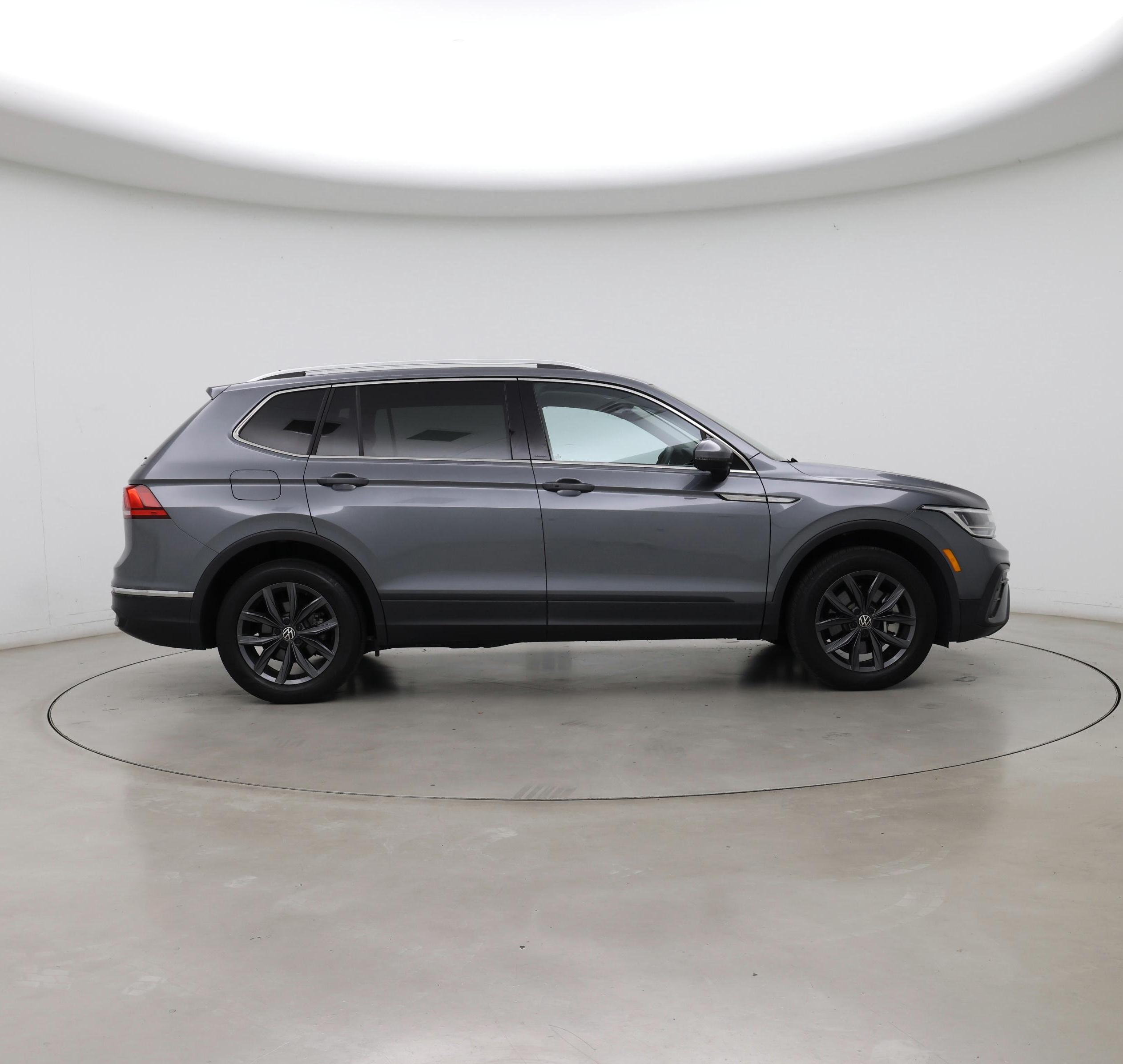 Thumbnail: 2023 Volkswagen Tiguan - 7