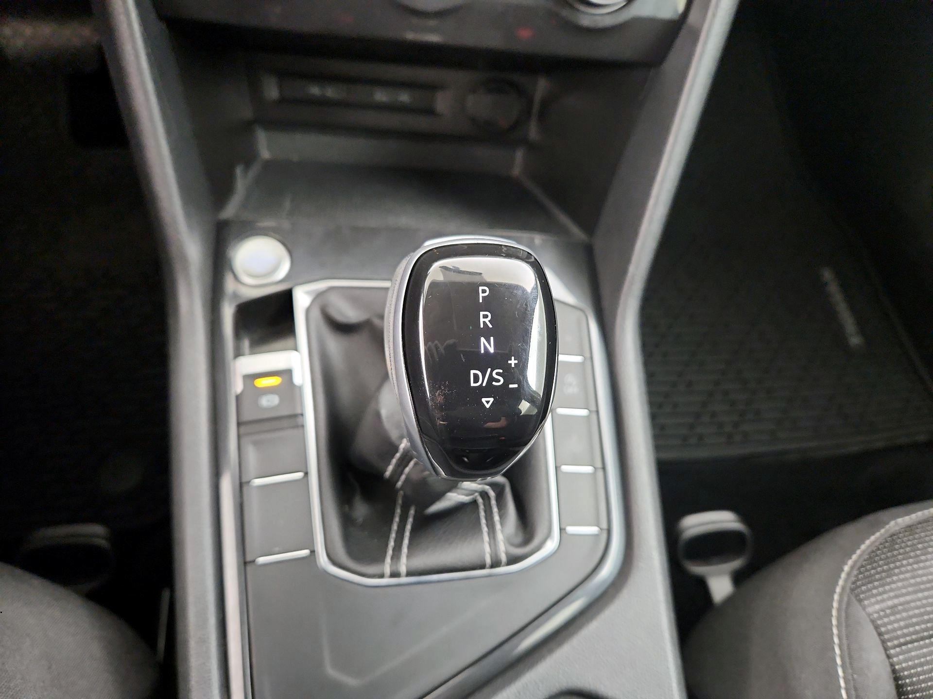 Thumbnail: 2022 Volkswagen Tiguan - 17