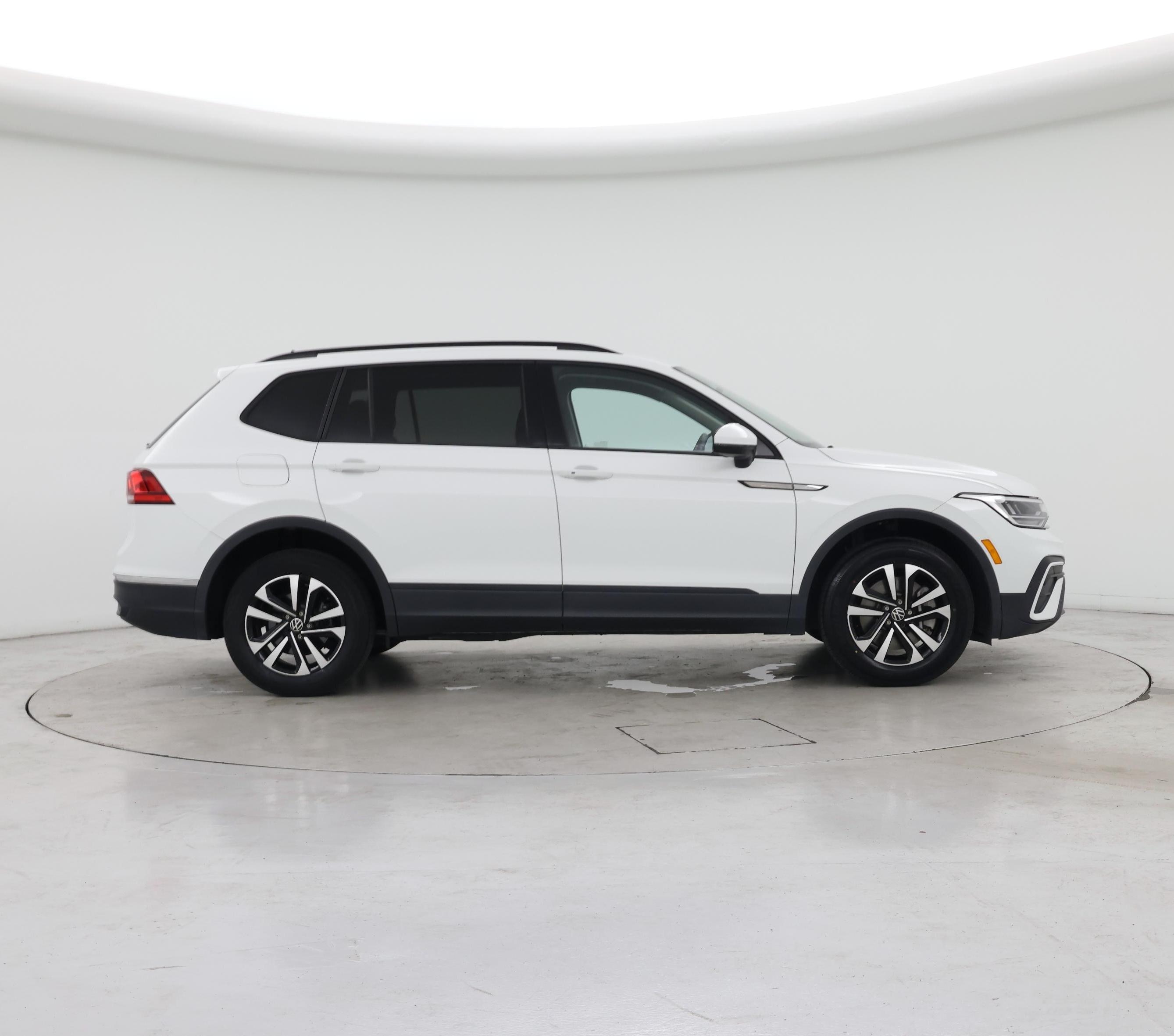 Thumbnail: 2022 Volkswagen Tiguan - 7