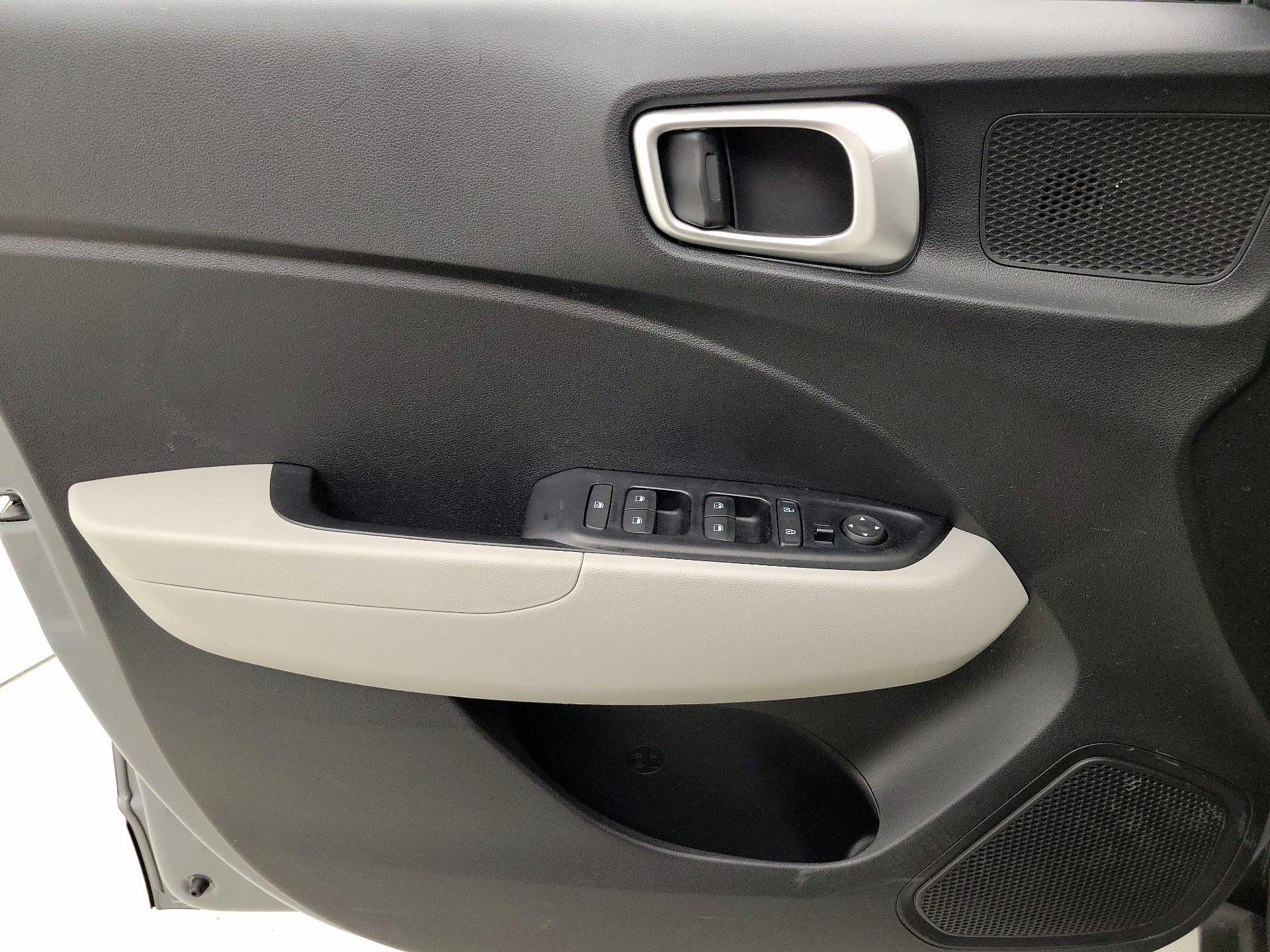 Thumbnail: 2023 Hyundai Venue - 12