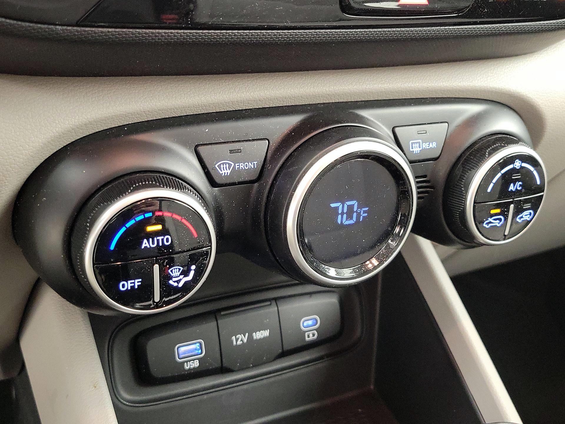 Thumbnail: 2023 Hyundai Venue - 16