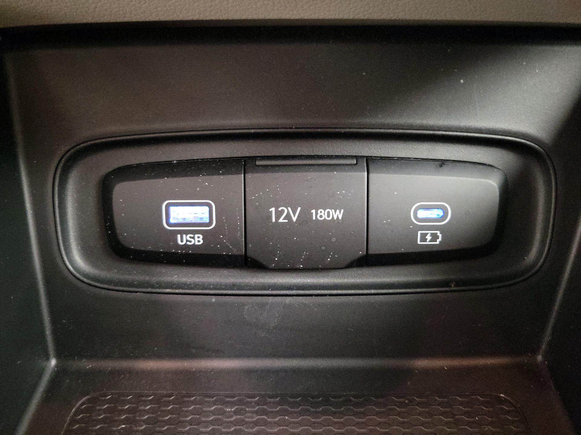 Thumbnail: 2023 Hyundai Venue - 18