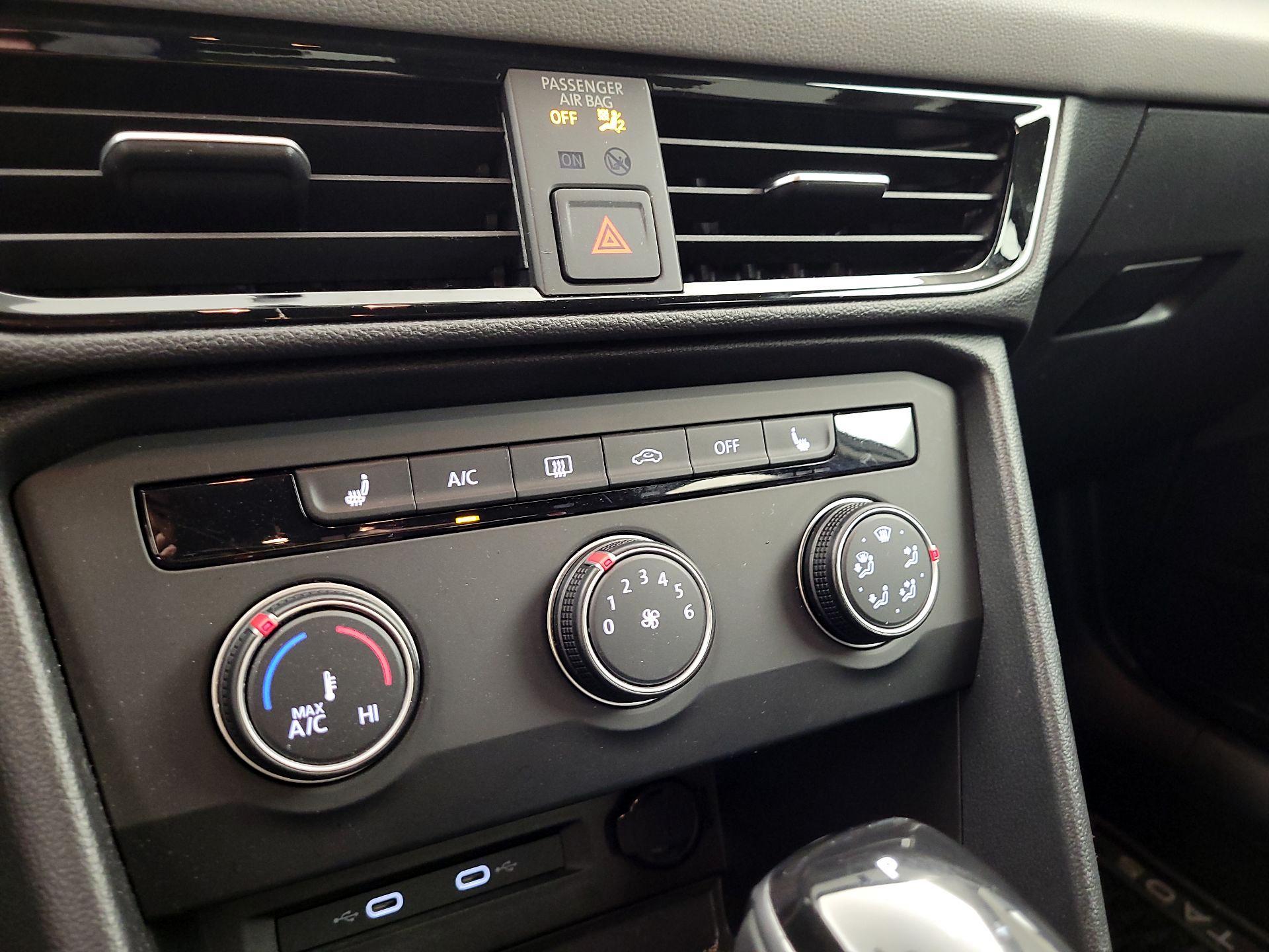 Thumbnail: 2022 Volkswagen Taos - 14