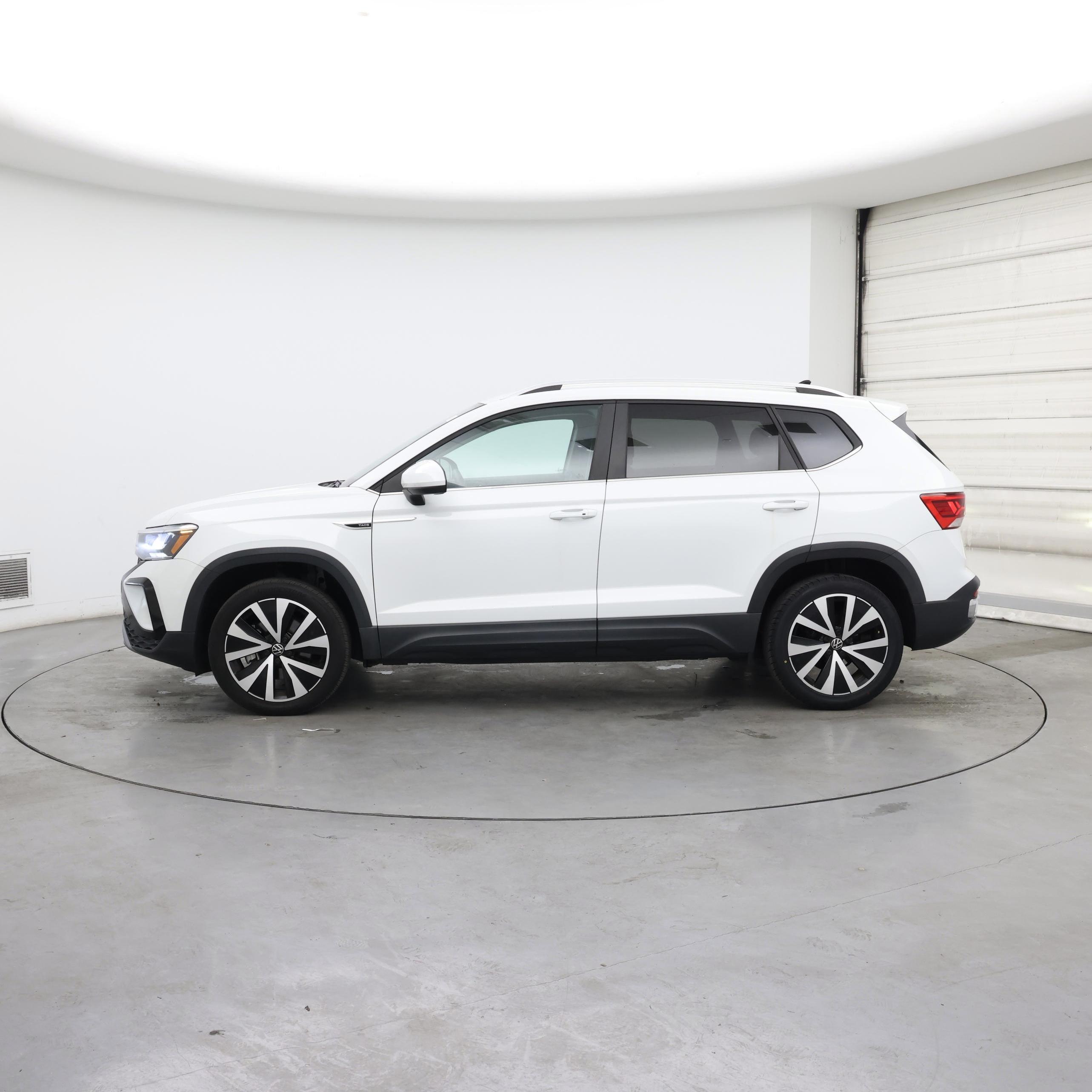 Thumbnail: 2022 Volkswagen Taos - 3