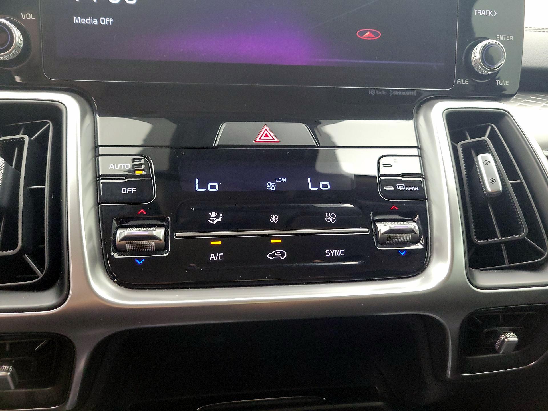 Thumbnail: 2022 Kia Sorento - 17