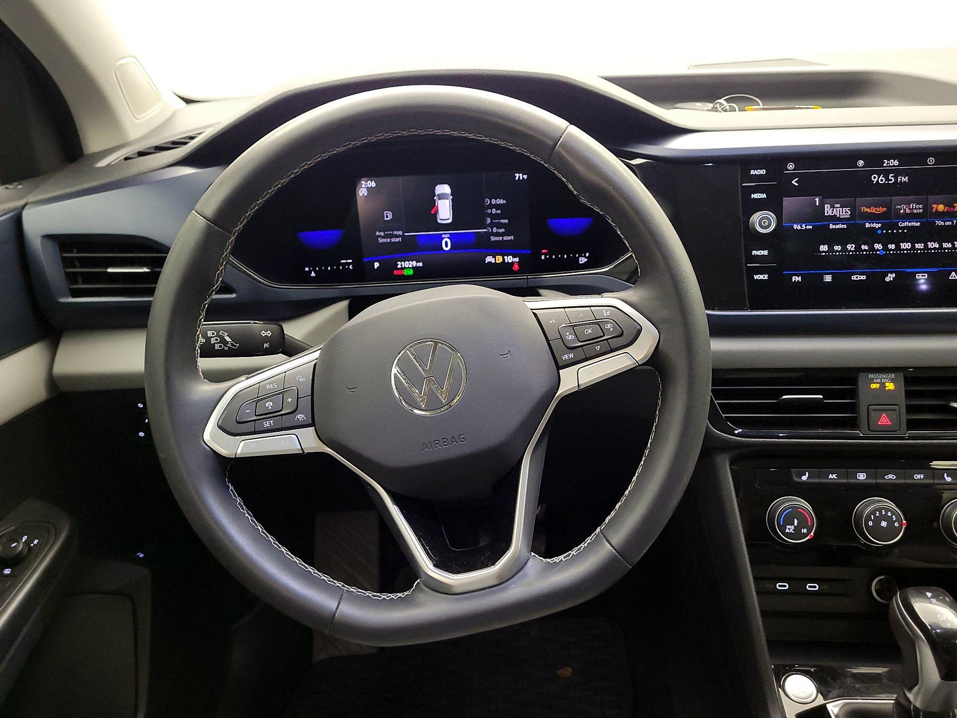 Thumbnail: 2023 Volkswagen Taos - 10