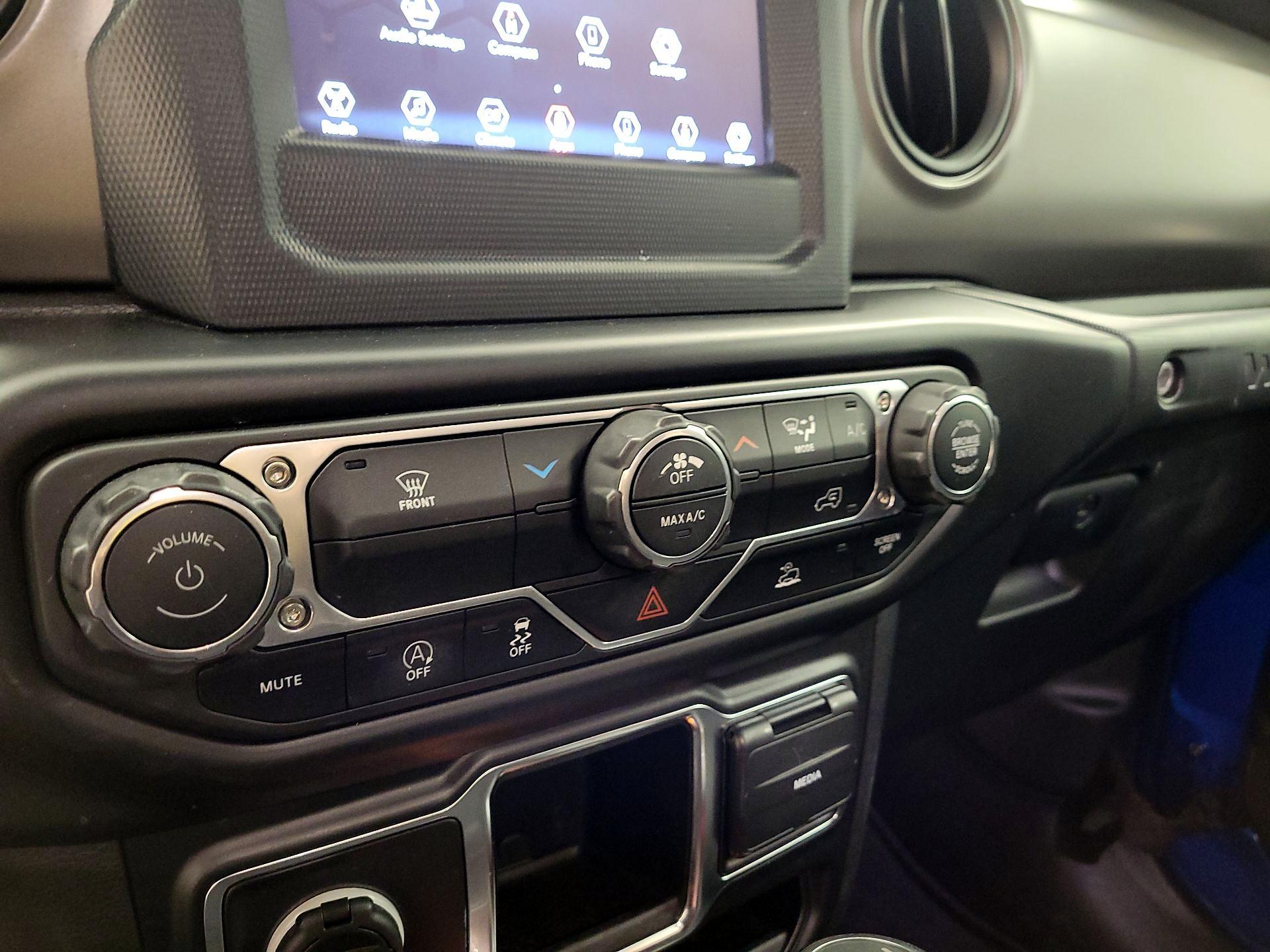 Thumbnail: 2022 Jeep Wrangler - 14